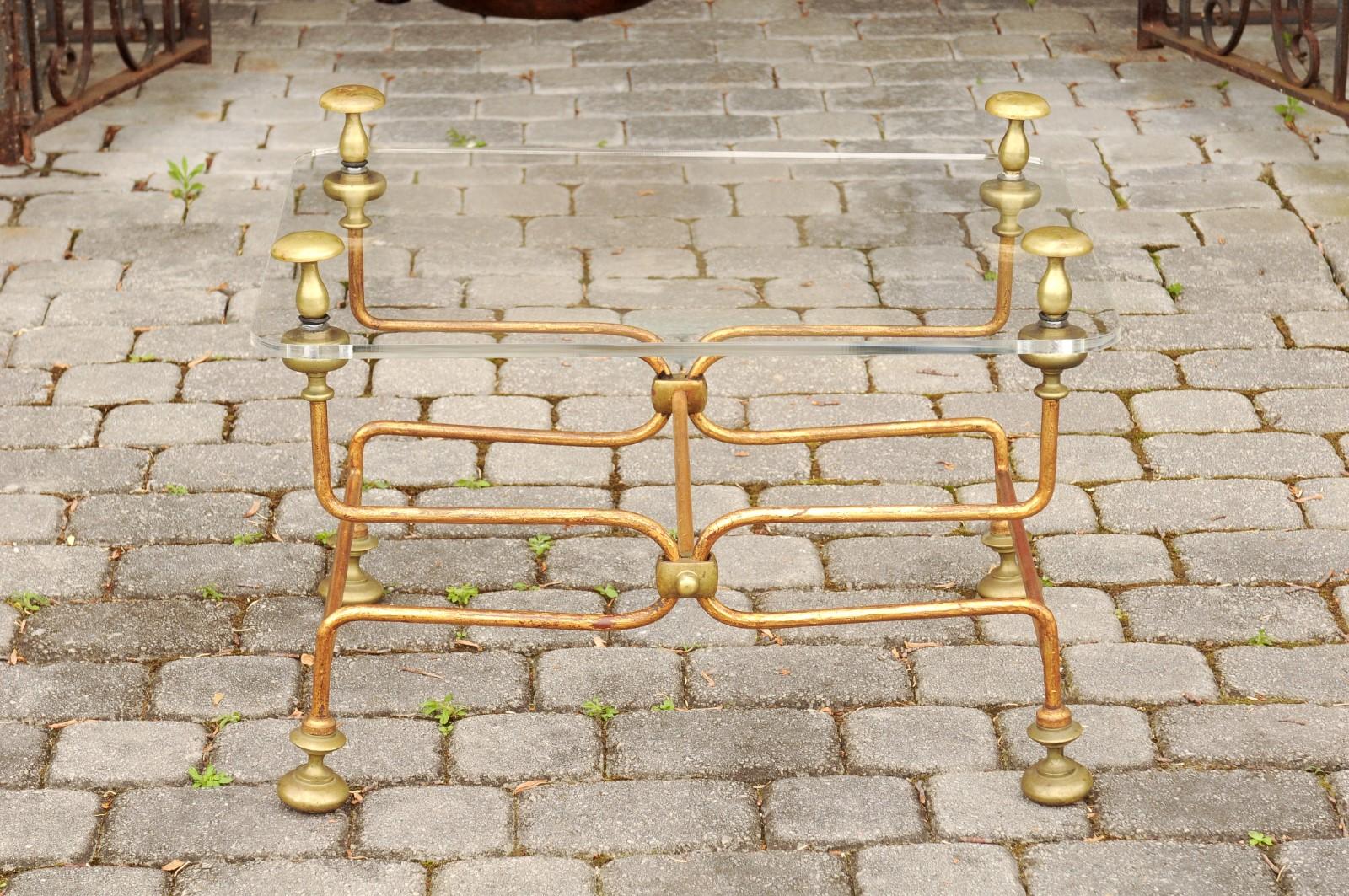 Midcentury Italian Vintage Brass Cocktail Table with Lucite Top and Looping Base For Sale 6
