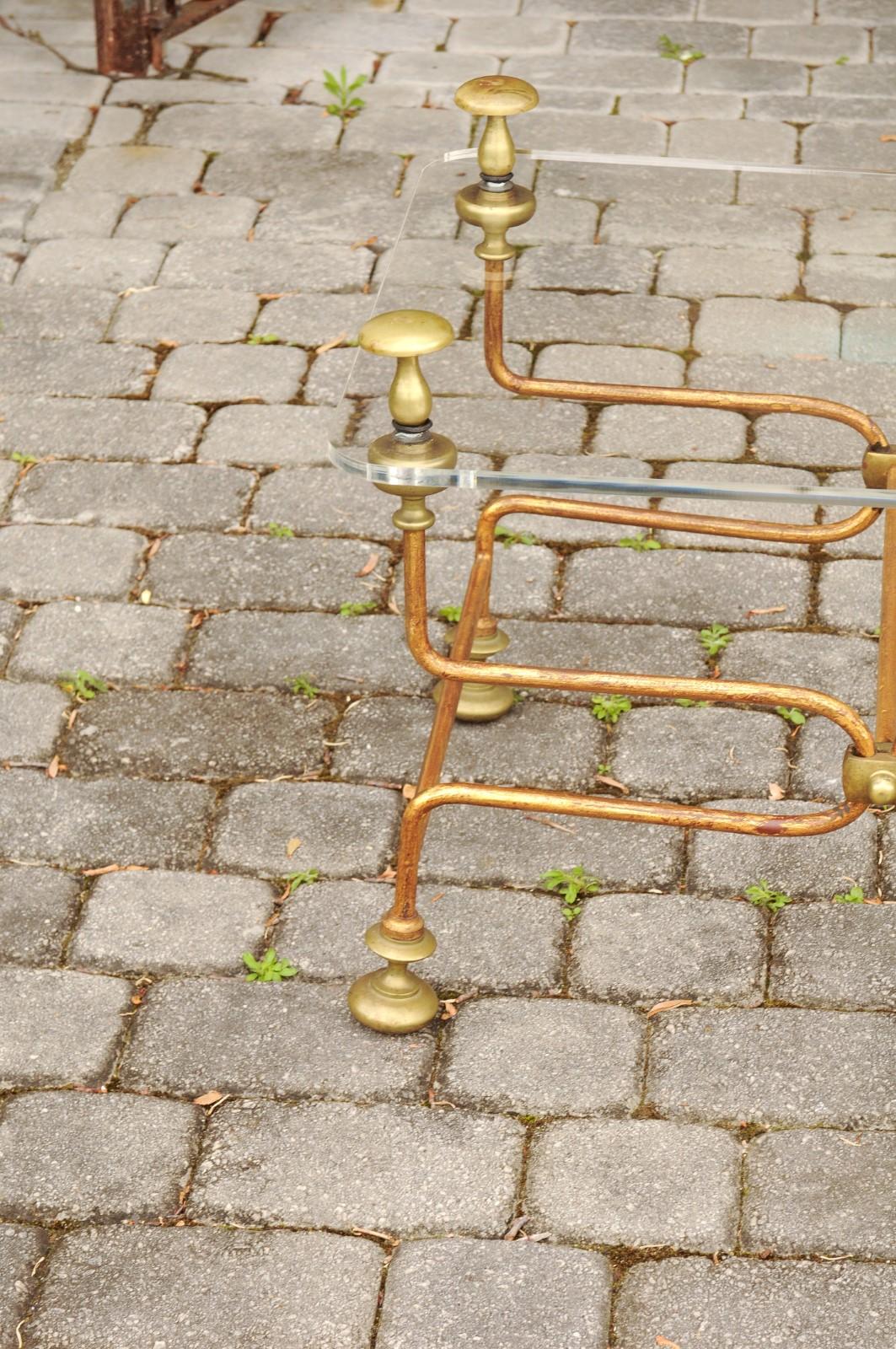 Midcentury Italian Vintage Brass Cocktail Table with Lucite Top and Looping Base For Sale 8