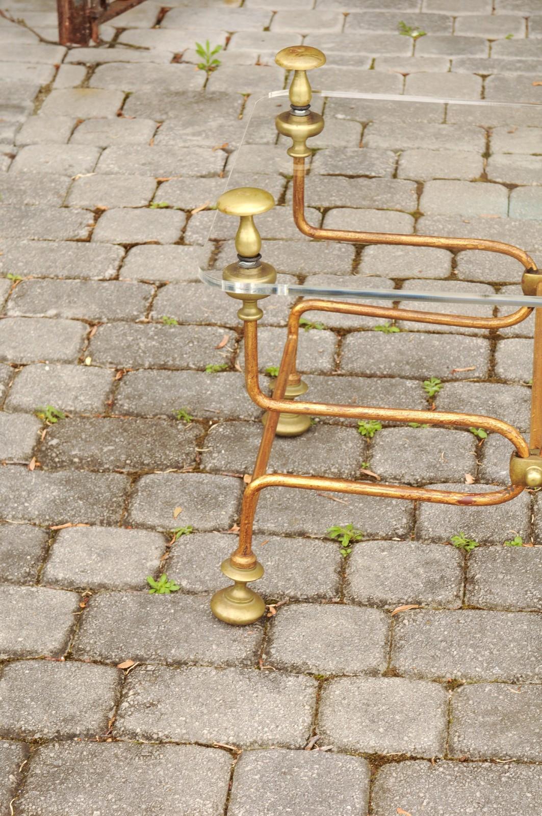 Italian Vintage Midcentury Brass Cocktail Table with Lucite Top and Looping Base For Sale 8