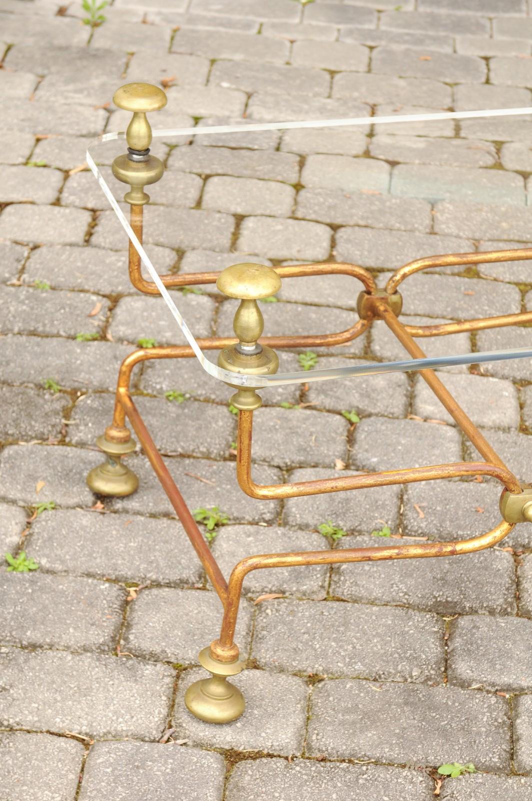 Italian Vintage Midcentury Brass Cocktail Table with Lucite Top and Looping Base In Good Condition For Sale In Atlanta, GA