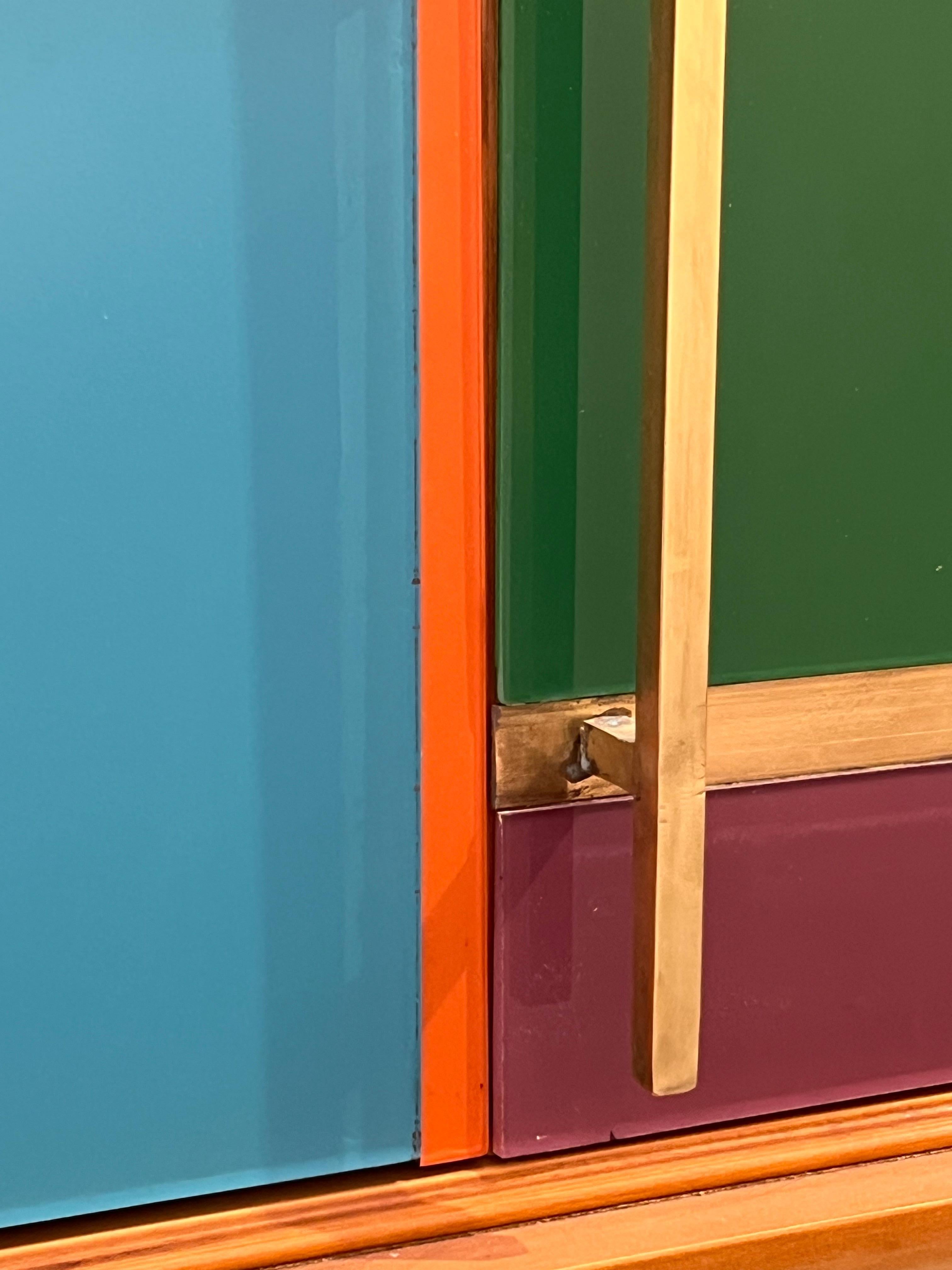 Aparador de 4 puertas de cristal verde naranja amarillo azul de estilo Mondrian vintage italiano 9