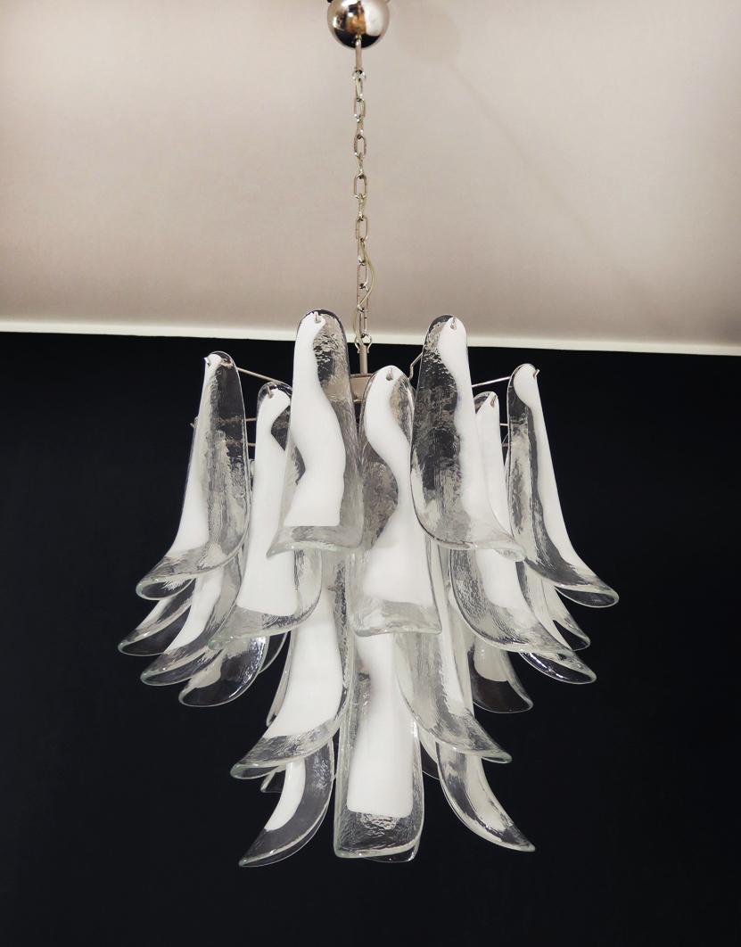 Lampadario vintage italiano di Murano, 26 petali di vetro in vendita 2