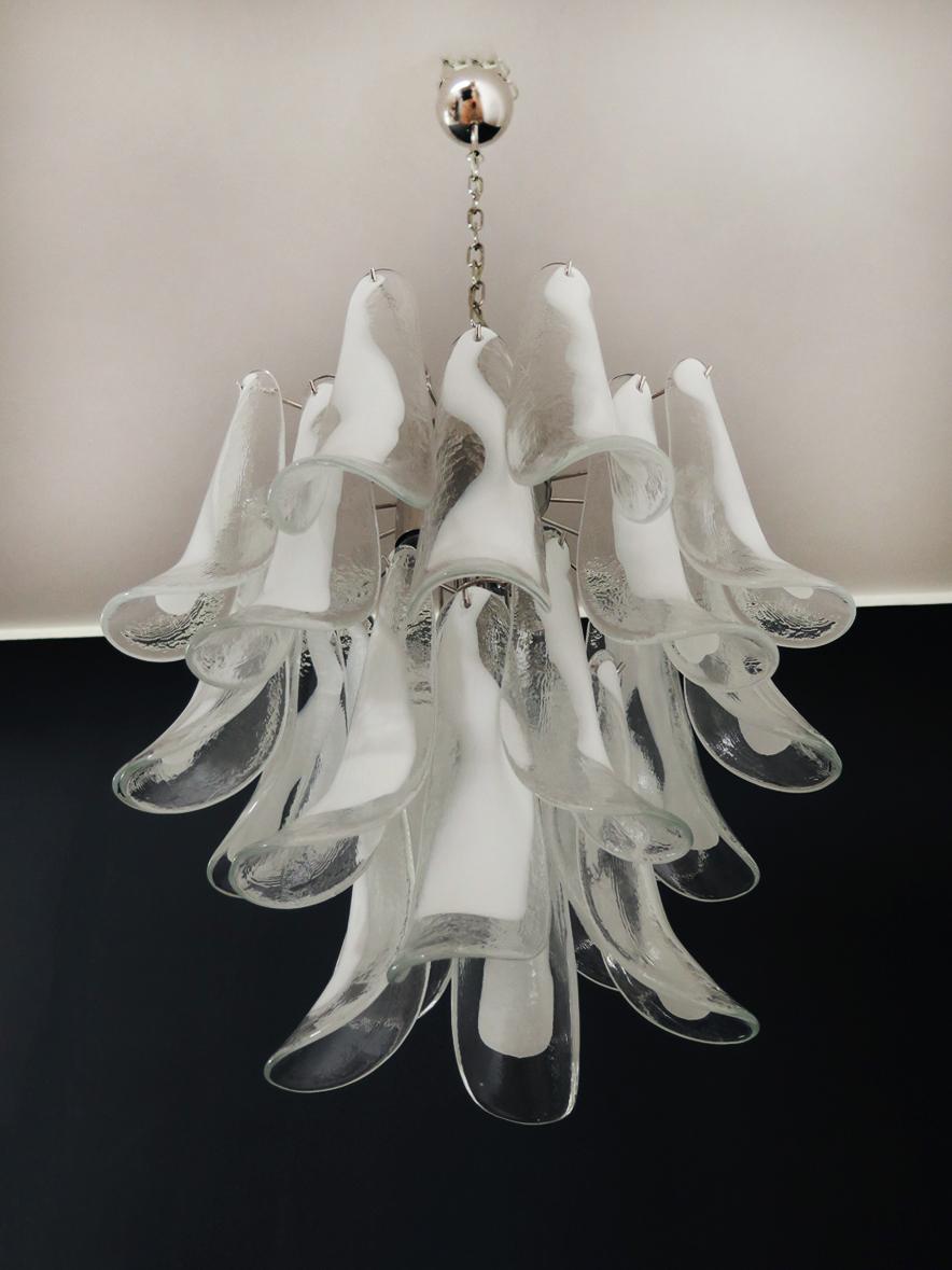 Lampadario vintage italiano di Murano, 26 petali di vetro in vendita 4