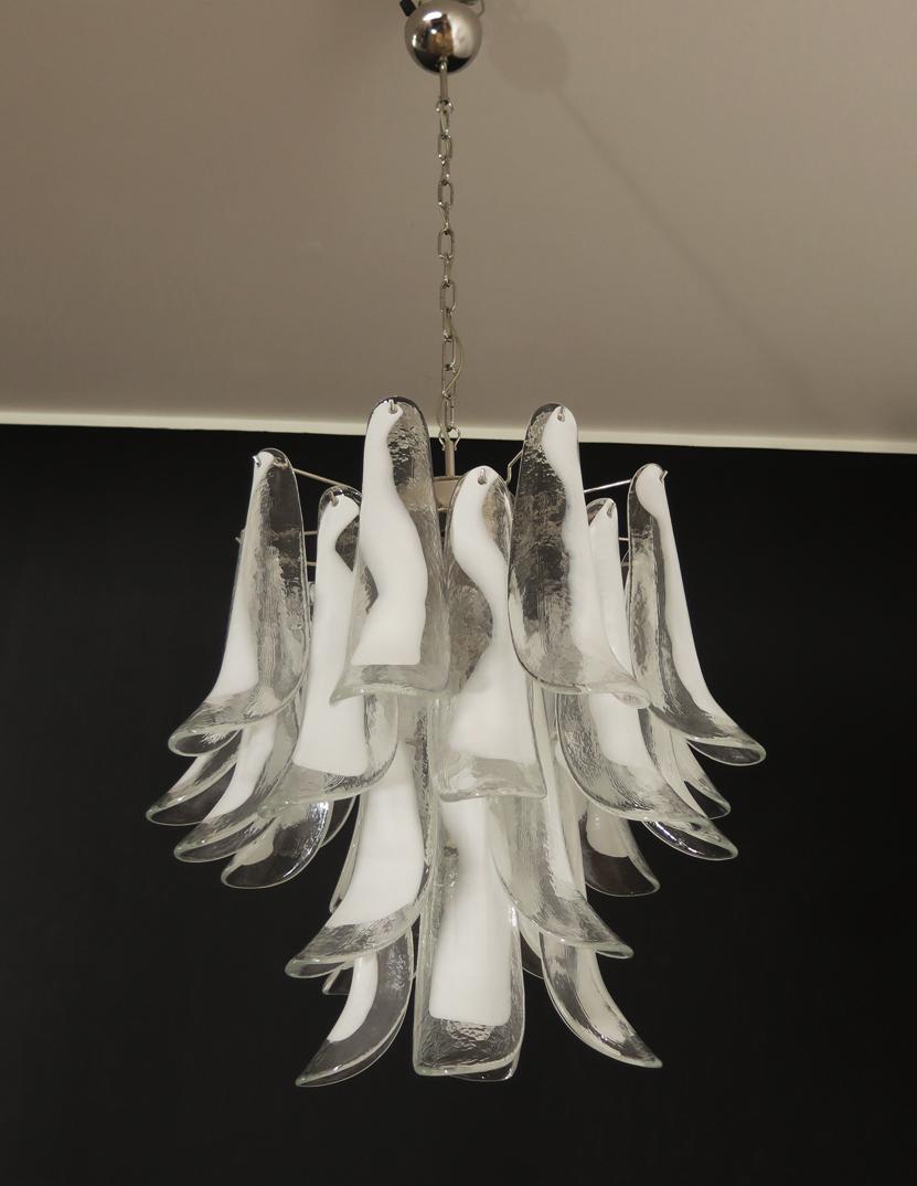 Italian vintage Murano chandelier made by 26 glass petals (trasparent and white “lattimo”) in a chrome frame.
Period: 1980s
Dimensions: 47.250 inches (120 cm) height with chain, 23.62 inches (60 cm) height without chain, 19.70 inches (50 cm)