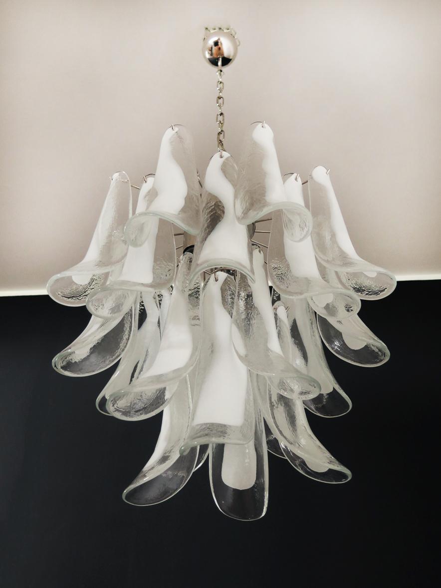 Italian Vintage Murano Chandelier, 26 Glass Petals In Excellent Condition In Gaiarine Frazione Francenigo (TV), IT