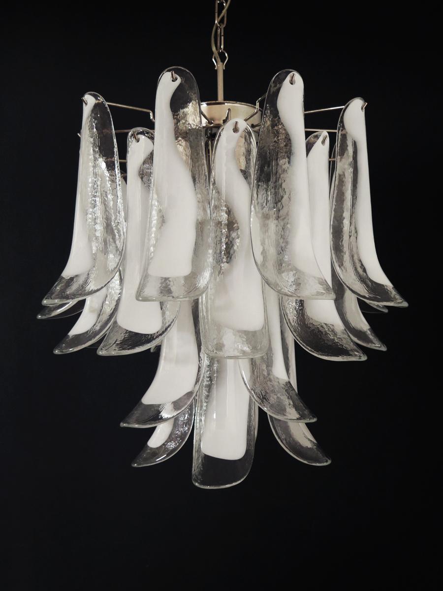 Lampadario vintage italiano di Murano, 26 petali di vetro In condizioni buone in vendita a Gaiarine Frazione Francenigo (TV), IT