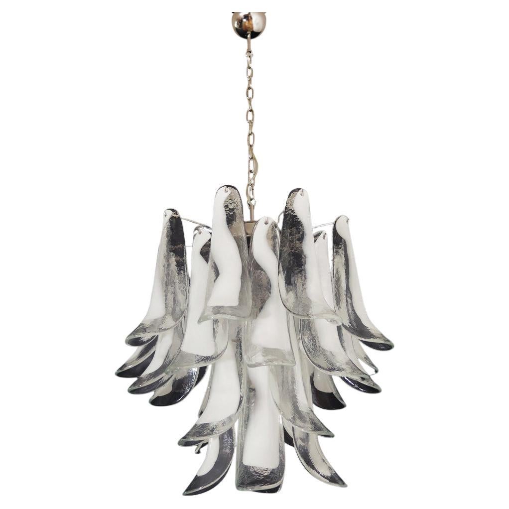 Lampadario vintage italiano di Murano, 26 petali di vetro