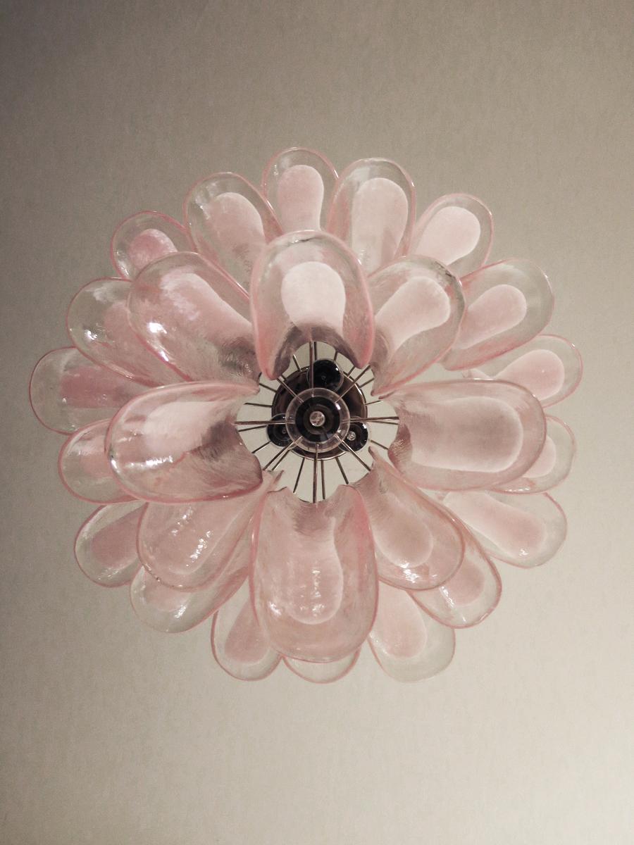 Lustre italien vintage de Murano - 26 pétales de verre rose en vente 2