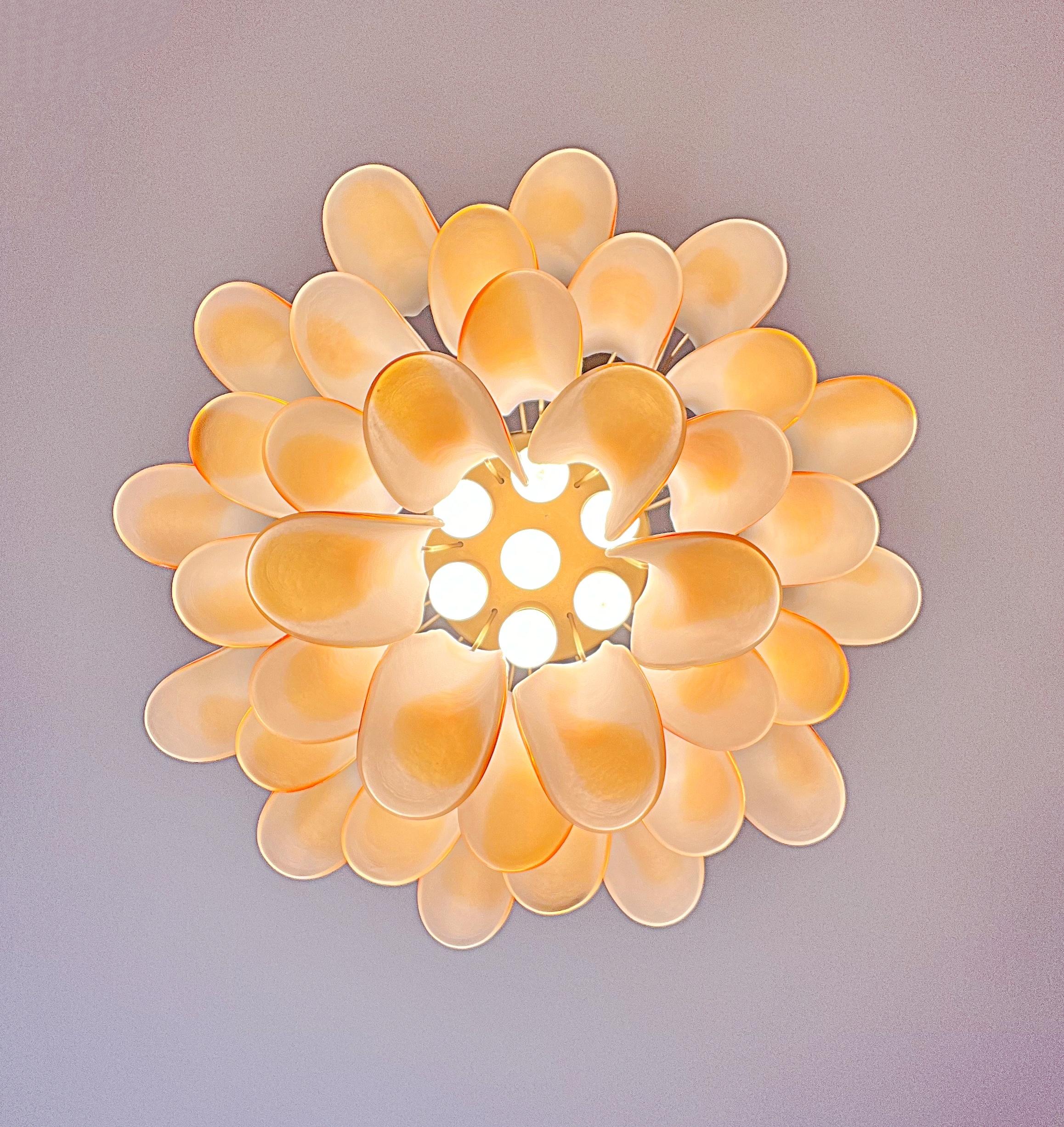 Lustre italien vintage de Murano - 36 pétales de verre ambré gravés à l'acide en vente 13