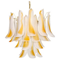 Italienischer Vintage Murano Kronleuchter - 36 Blütenblätter aus säuregeätztem Braunglas
