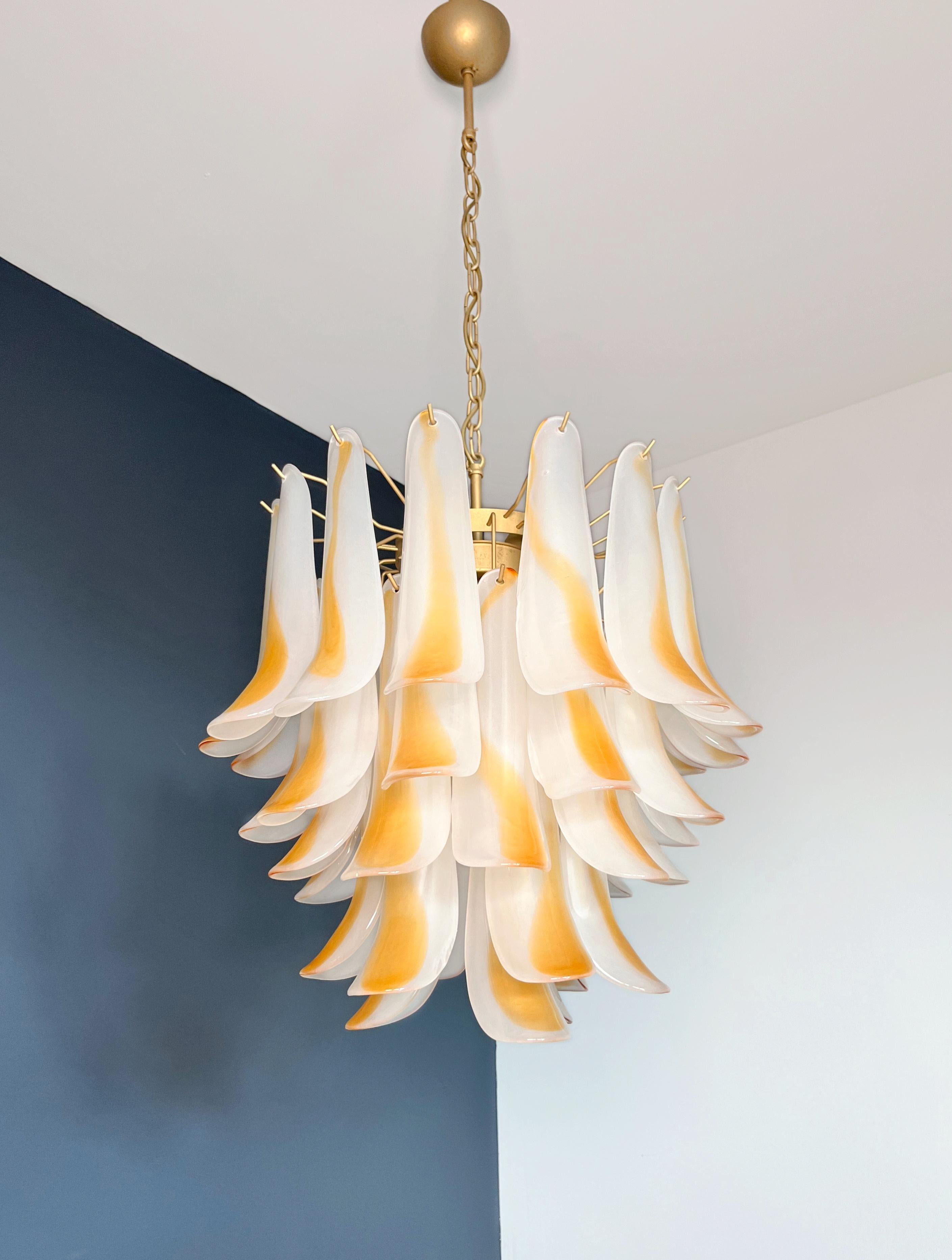 Galvanisé Italian vintage Murano chandelier - 41 acid-etched amber glass petals en vente