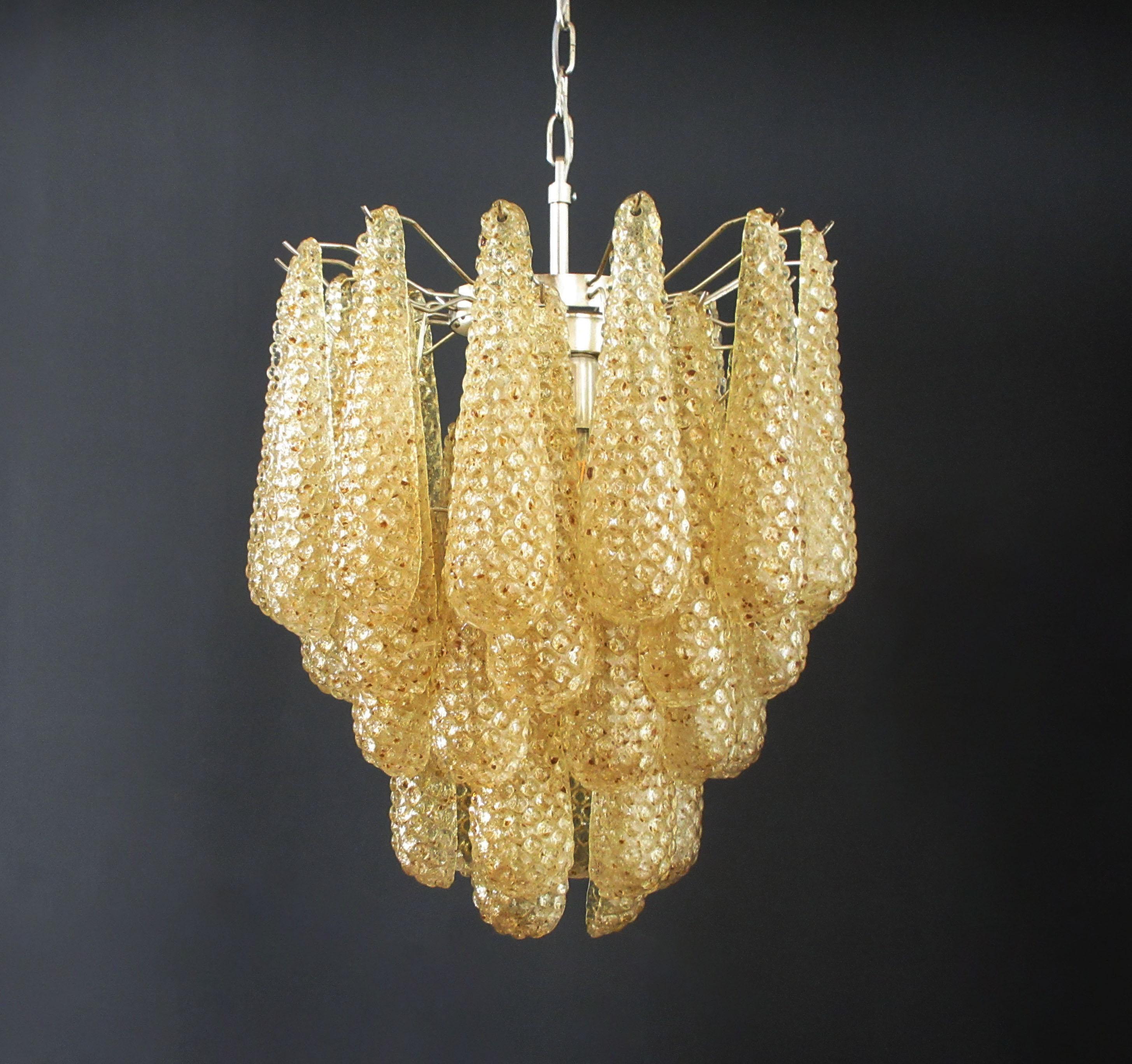 Italian Vintage Murano Chandelier 41 Amber Glass Petals Drop In Good Condition For Sale In Gaiarine Frazione Francenigo (TV), IT