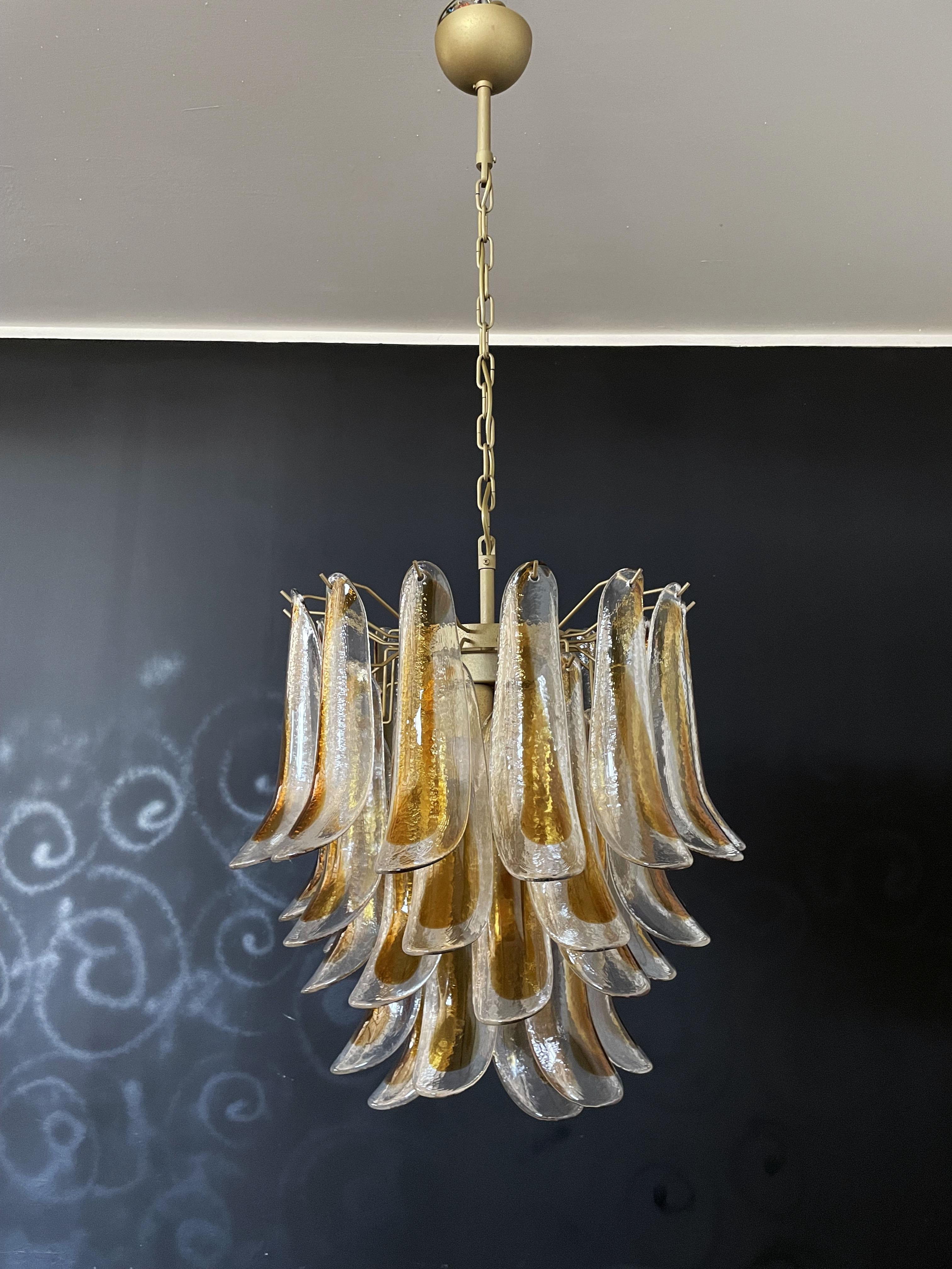 Lampadario Vintage Italian Murano - 41 petali di vetro ambrato In condizioni buone a Gaiarine Frazione Francenigo (TV), IT