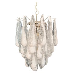 Lampadario Vintage Italian Glass di Murano 41 Petali di lattimo a goccia