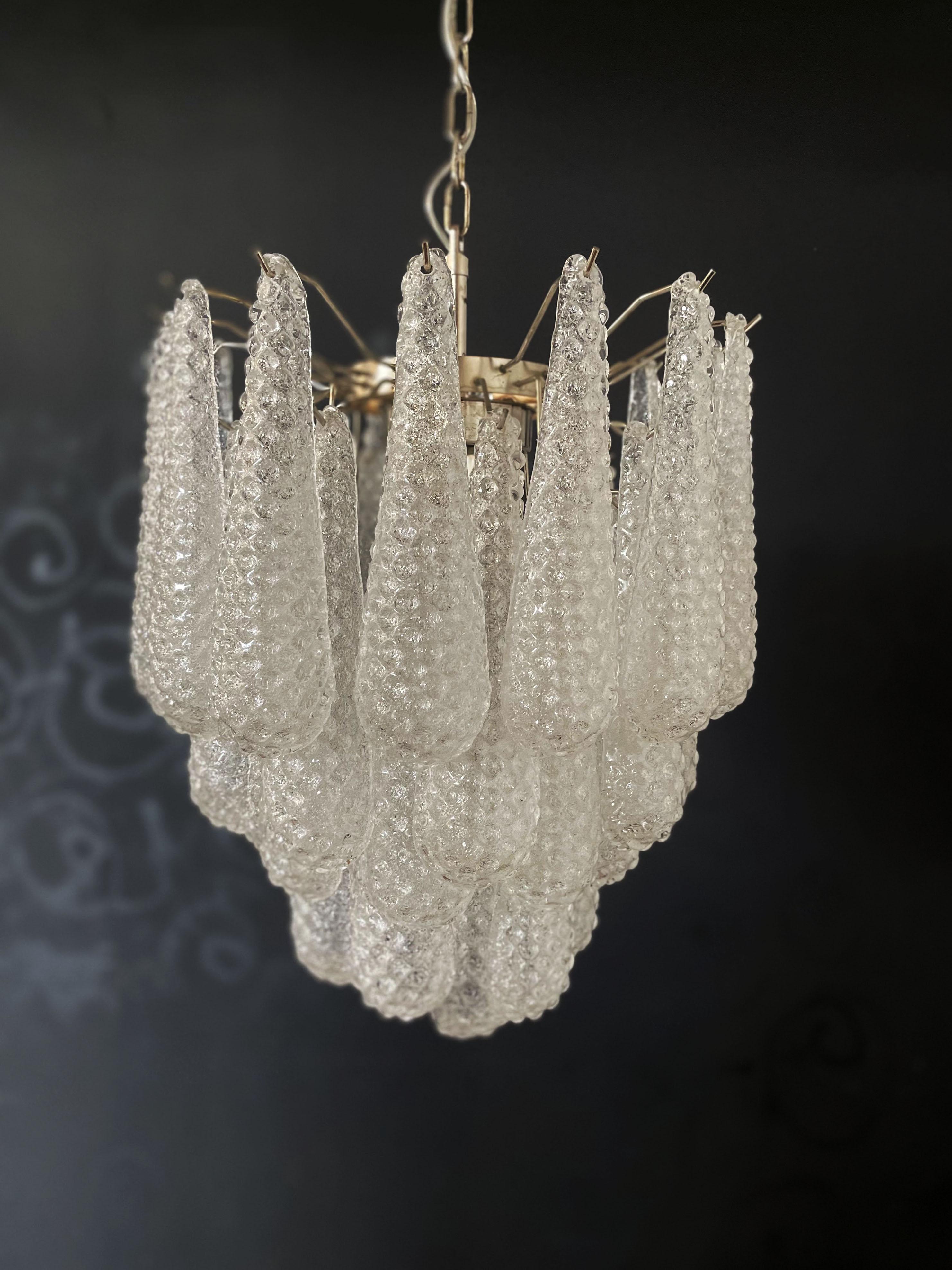 Italienischer Vintage Murano Kronleuchter 41 Glasblütenblätter Tropfen im Angebot 7