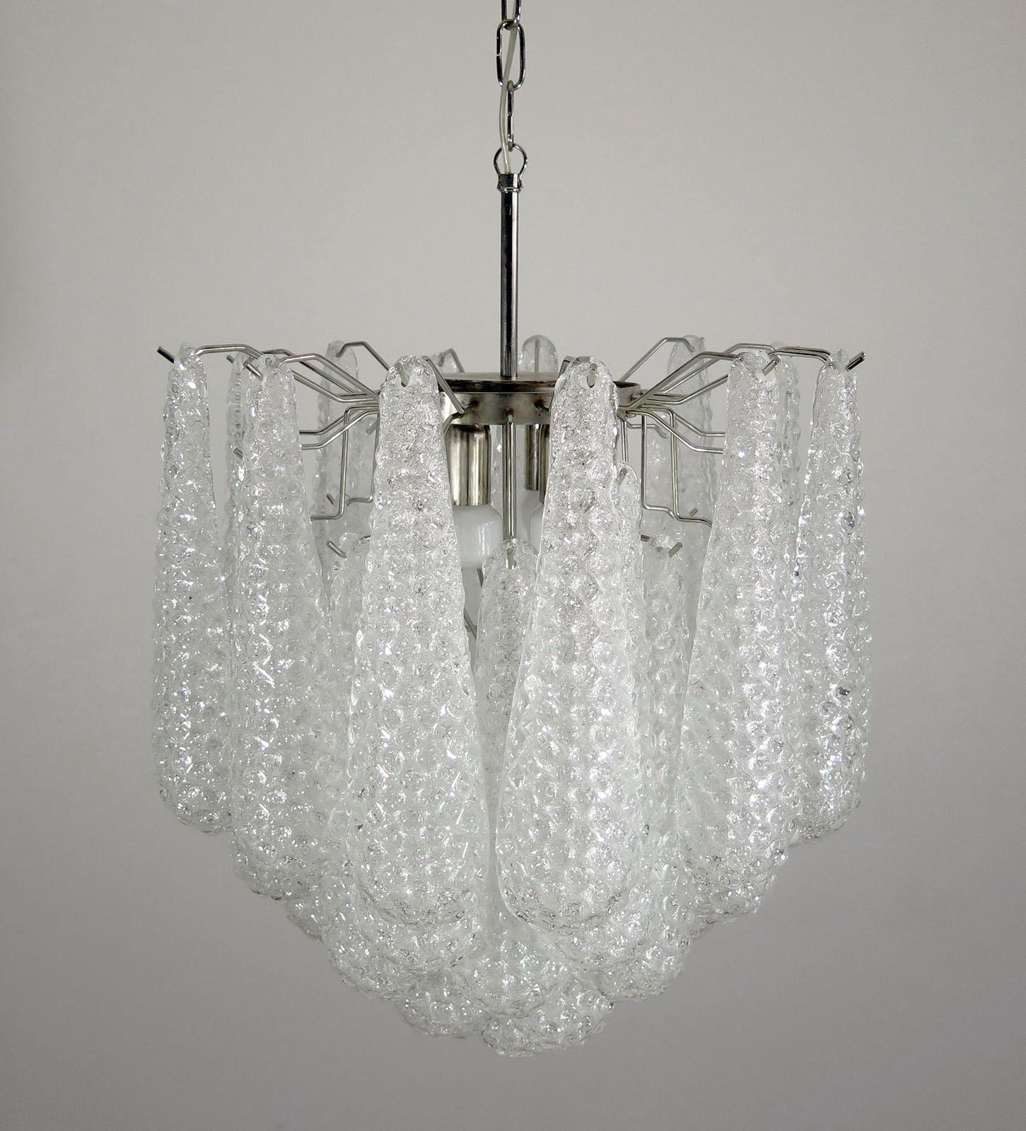 Italian vintage Murano chandelier made by 41 glass petals (transparent crystal, smooth outside, with crystal powder and then rough inside.) in a chrome frame.
Period: 1970’s / 1980's
Dimensions: 49,20 inches (125 cm) height with chain; 25,80