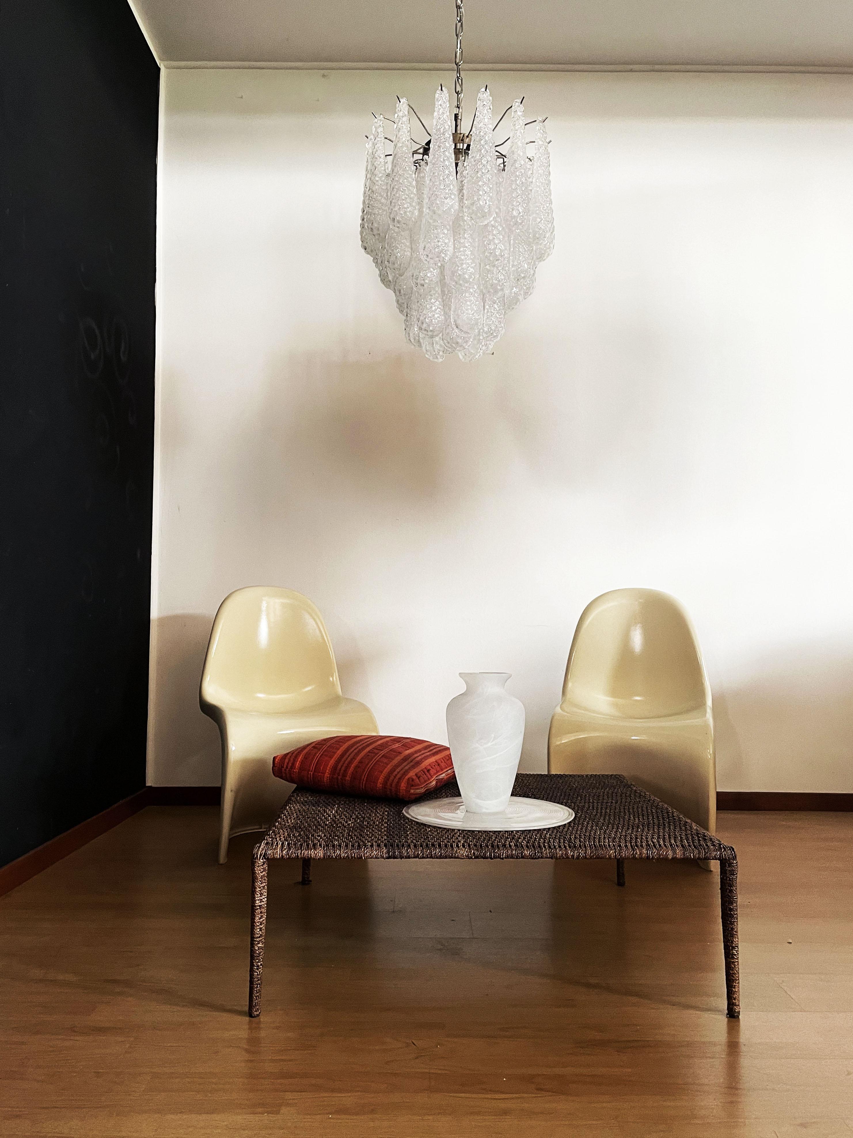 Italienischer Vintage Murano Kronleuchter 41 Glasblütenblätter Tropfen (20. Jahrhundert) im Angebot