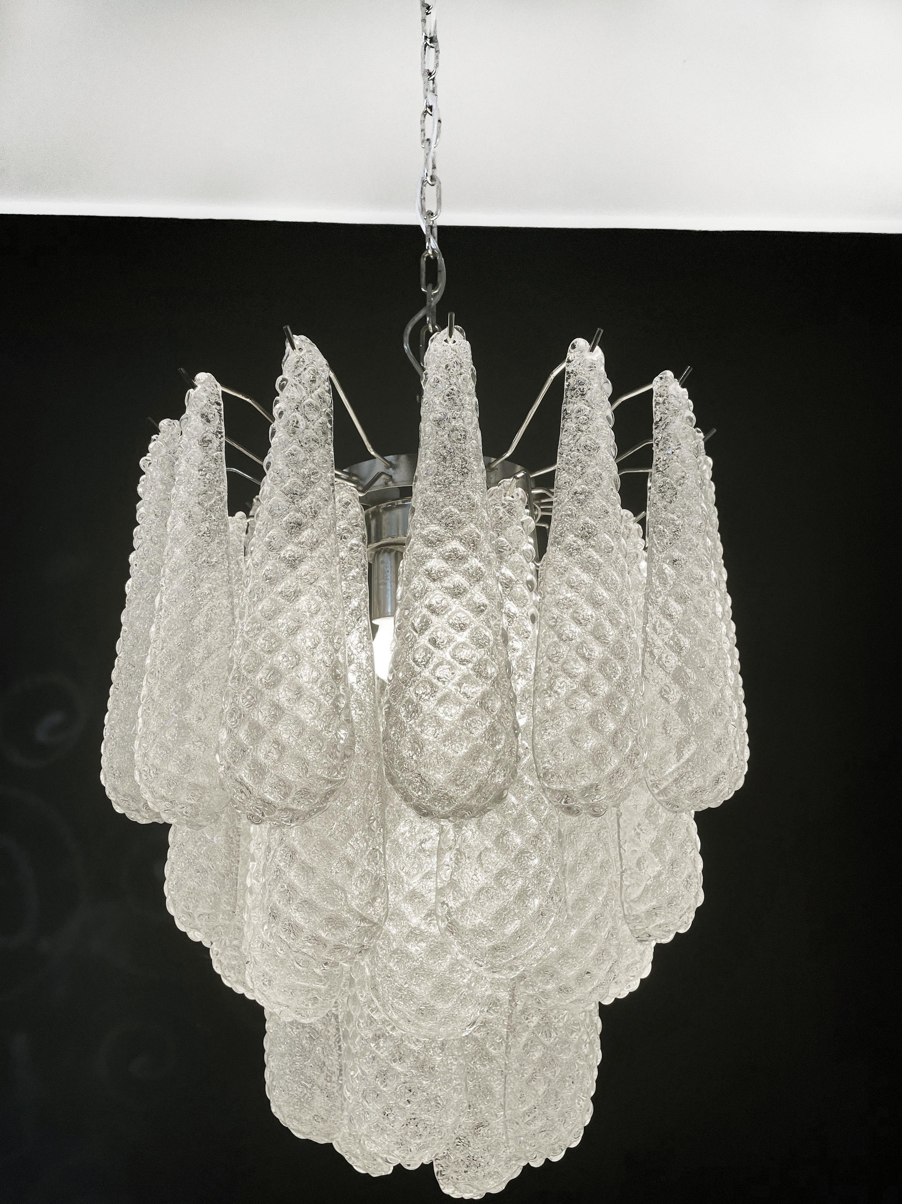 Italienischer Vintage Murano Kronleuchter 41 Glasblütenblätter Tropfen im Angebot 1