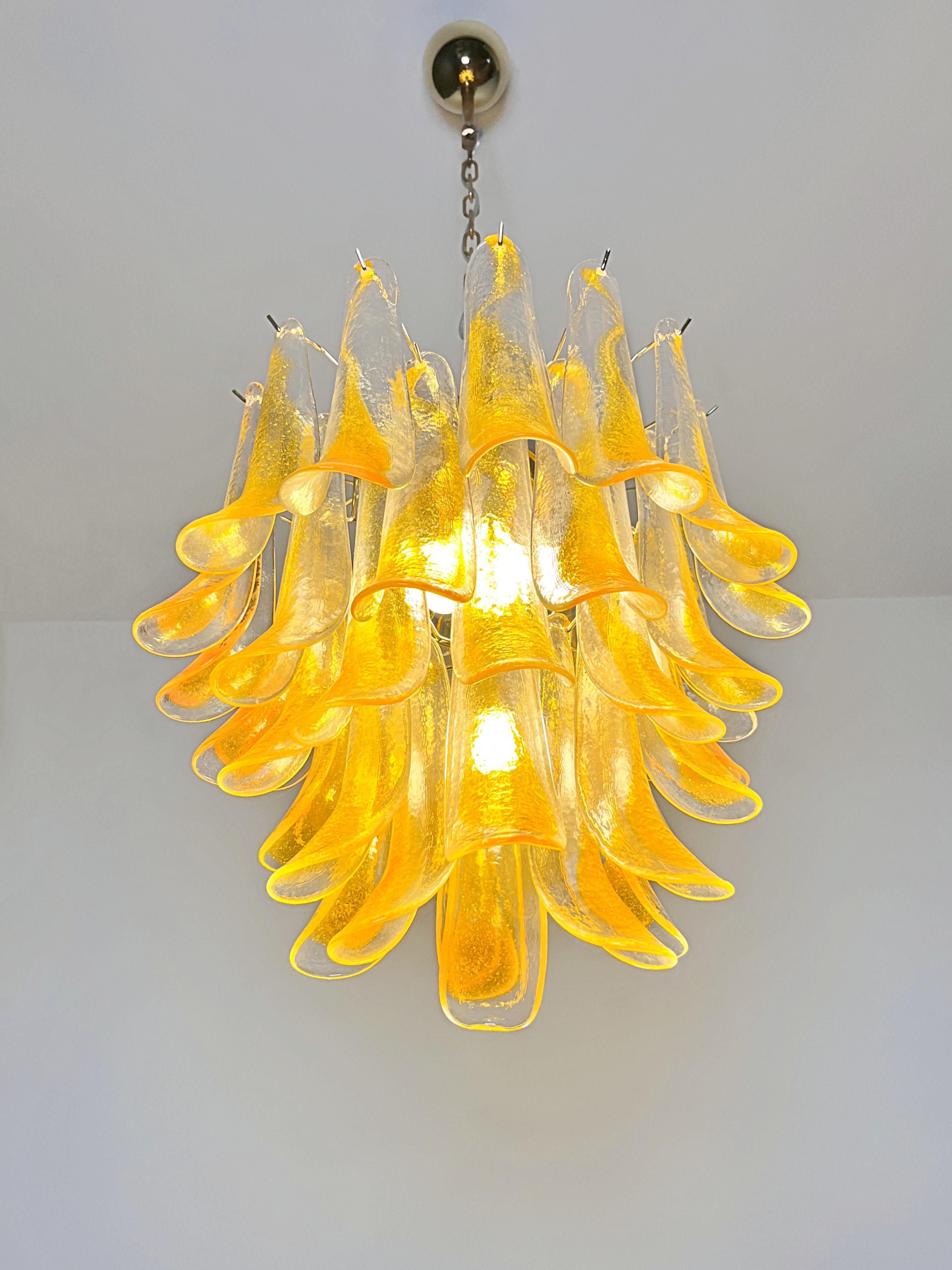 Araña italiana vintage de Murano - 41 copas naranjas. en venta 11