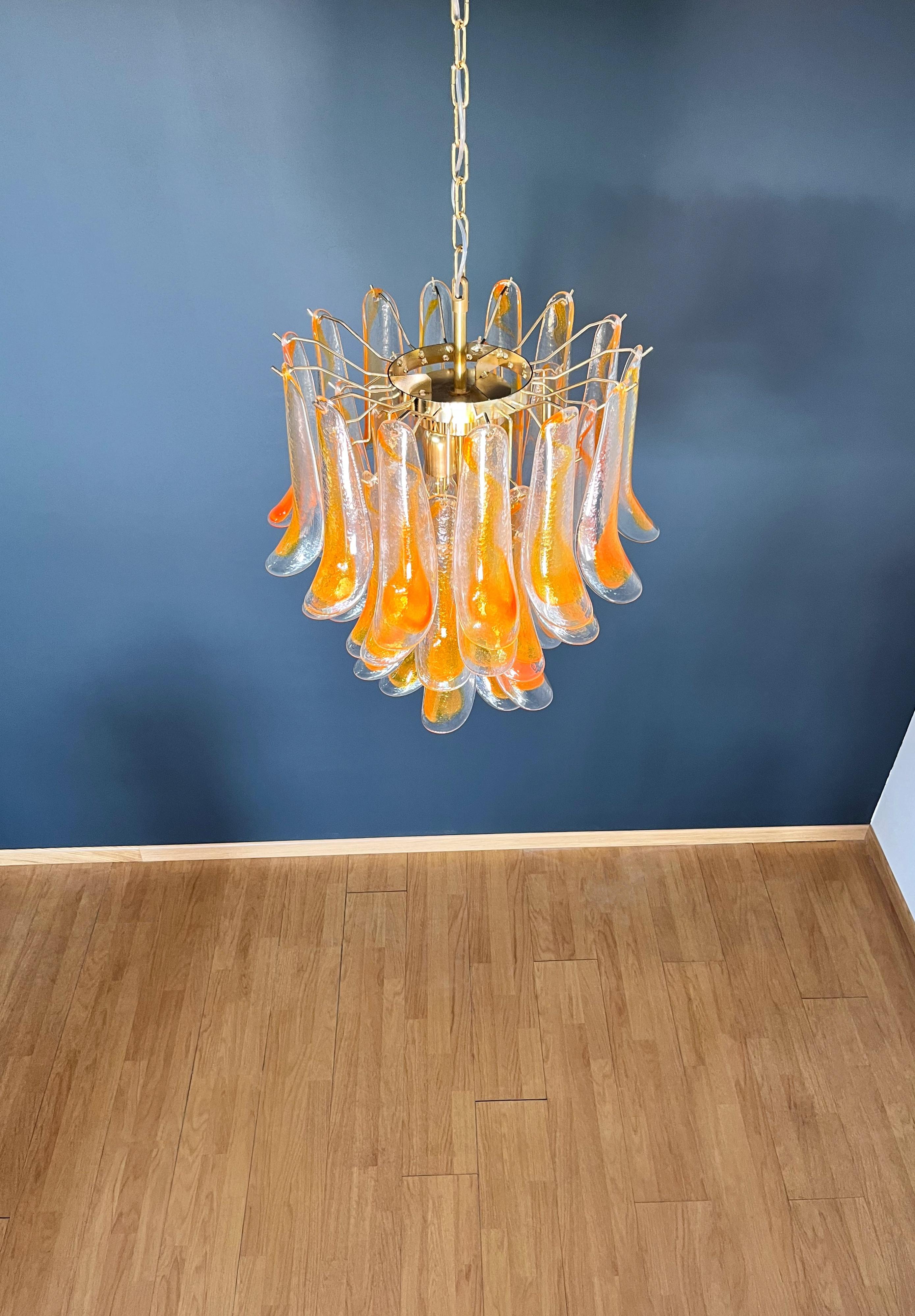Italian vintage Murano chandelier - 41 orange glasses. In Good Condition In Gaiarine Frazione Francenigo (TV), IT