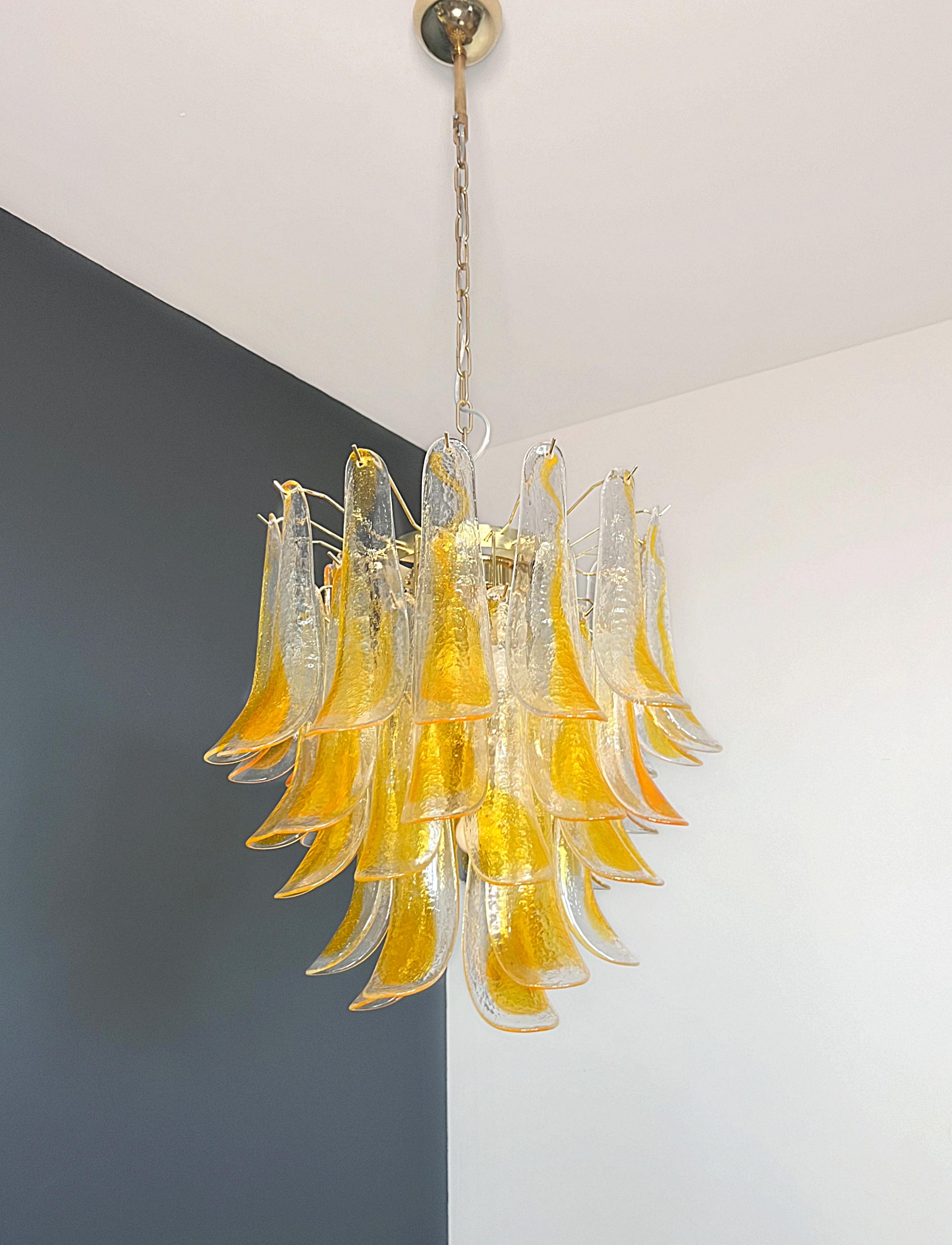 Araña italiana vintage de Murano - 41 copas naranjas. Vidrio artístico en venta