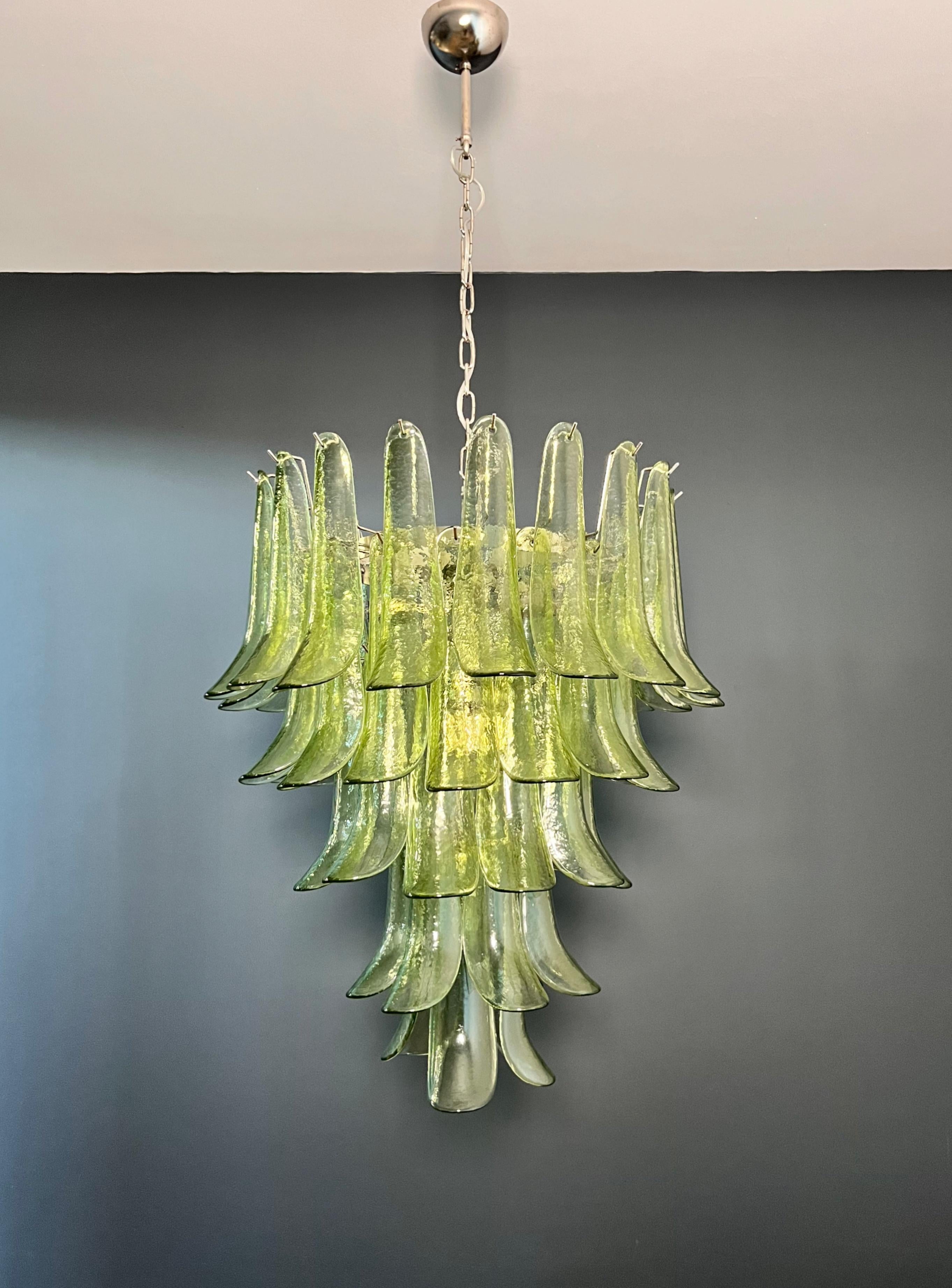 Italian vintage Murano chandelier - 52 amber green petals For Sale 5