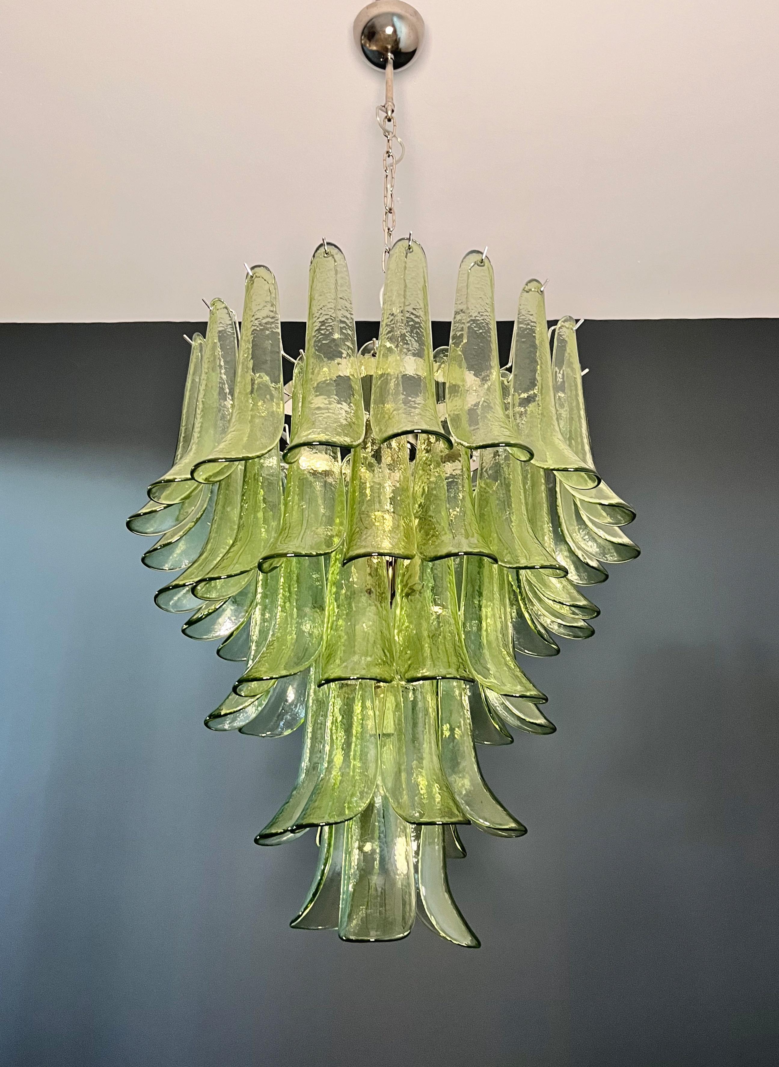 Italian vintage Murano chandelier - 52 amber green petals For Sale 6