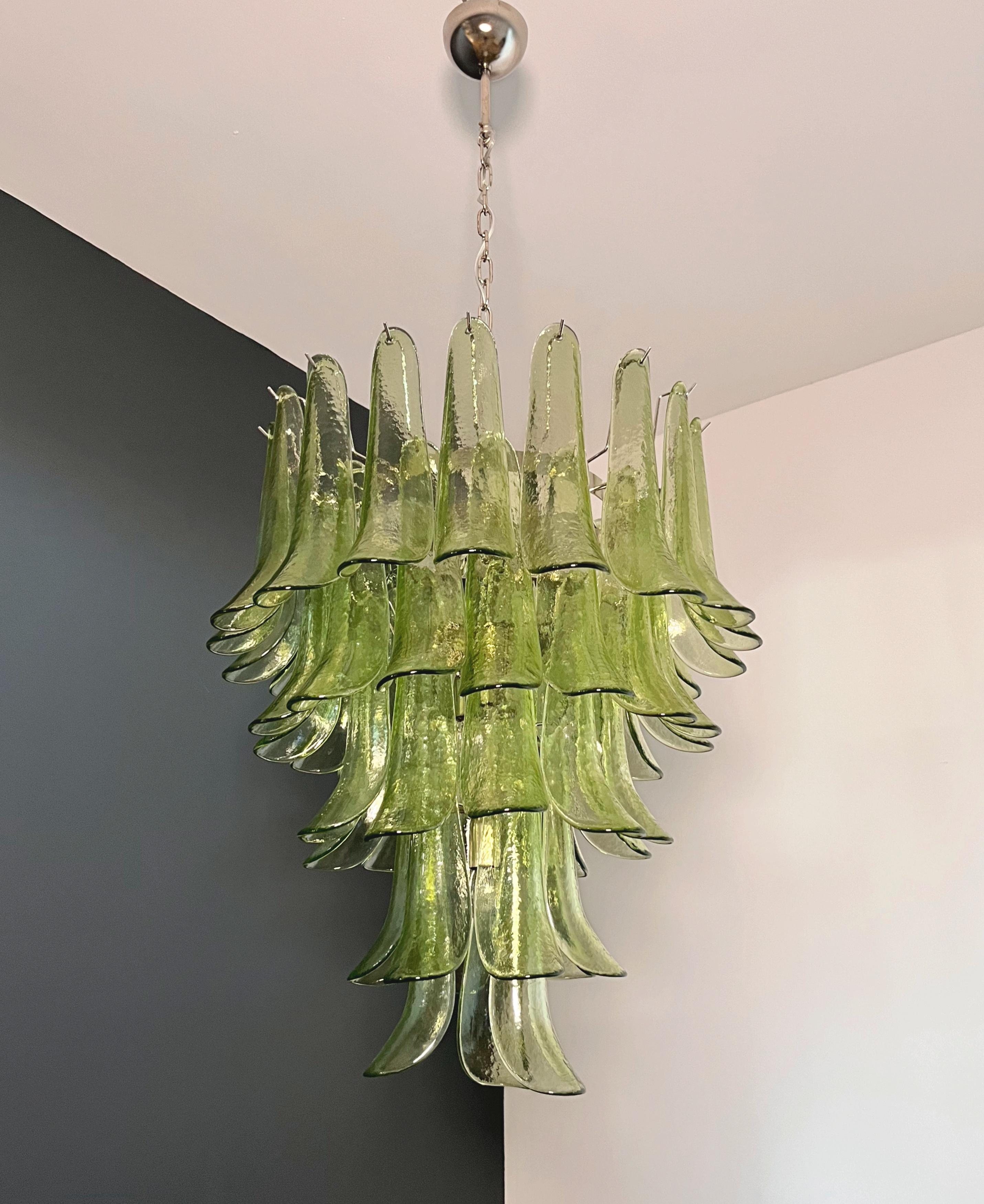Italian vintage Murano chandelier - 52 amber green petals For Sale 8