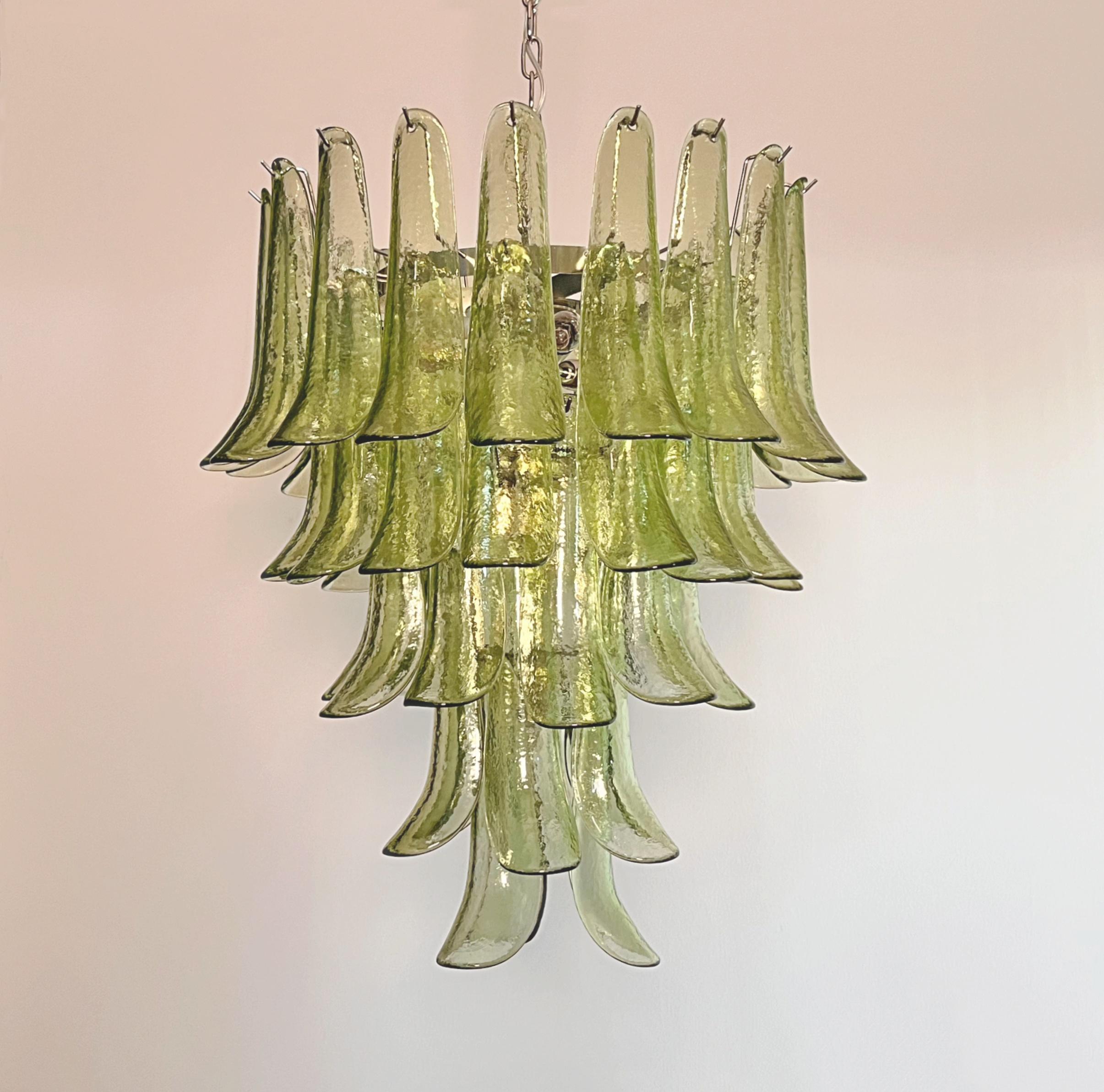 Italian vintage Murano chandelier - 52 amber green petals For Sale 9