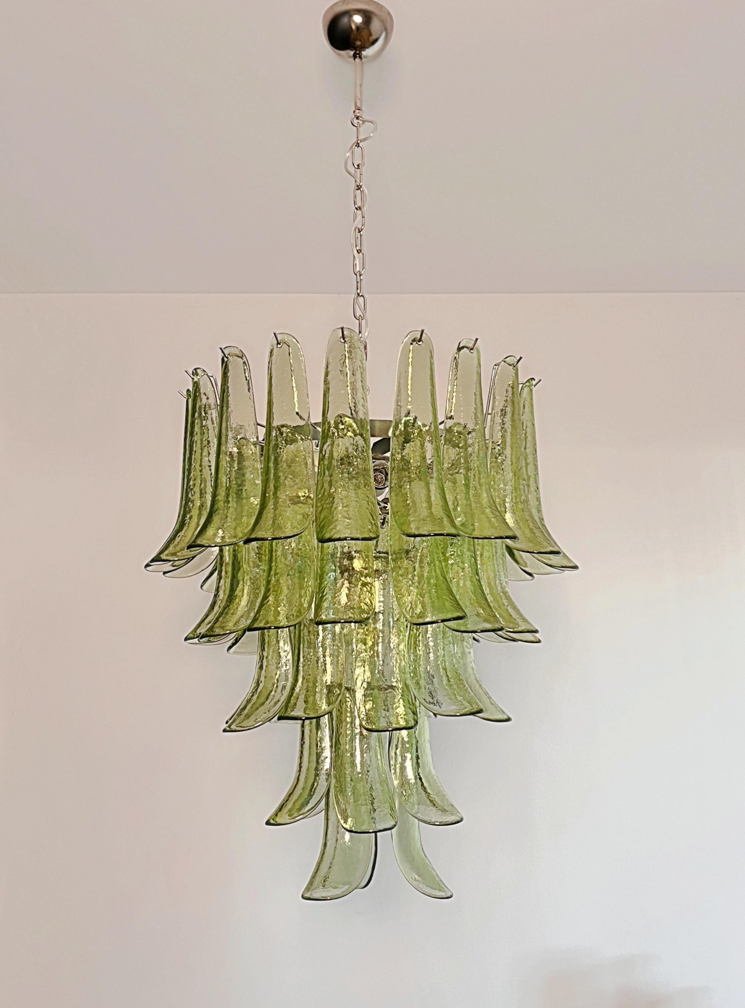 Italian vintage Murano chandelier - 52 amber green petals For Sale 10
