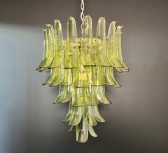 Italienischer Vintage Murano Kronleuchter - 52 bernsteinfarbene grüne Blütenblätter