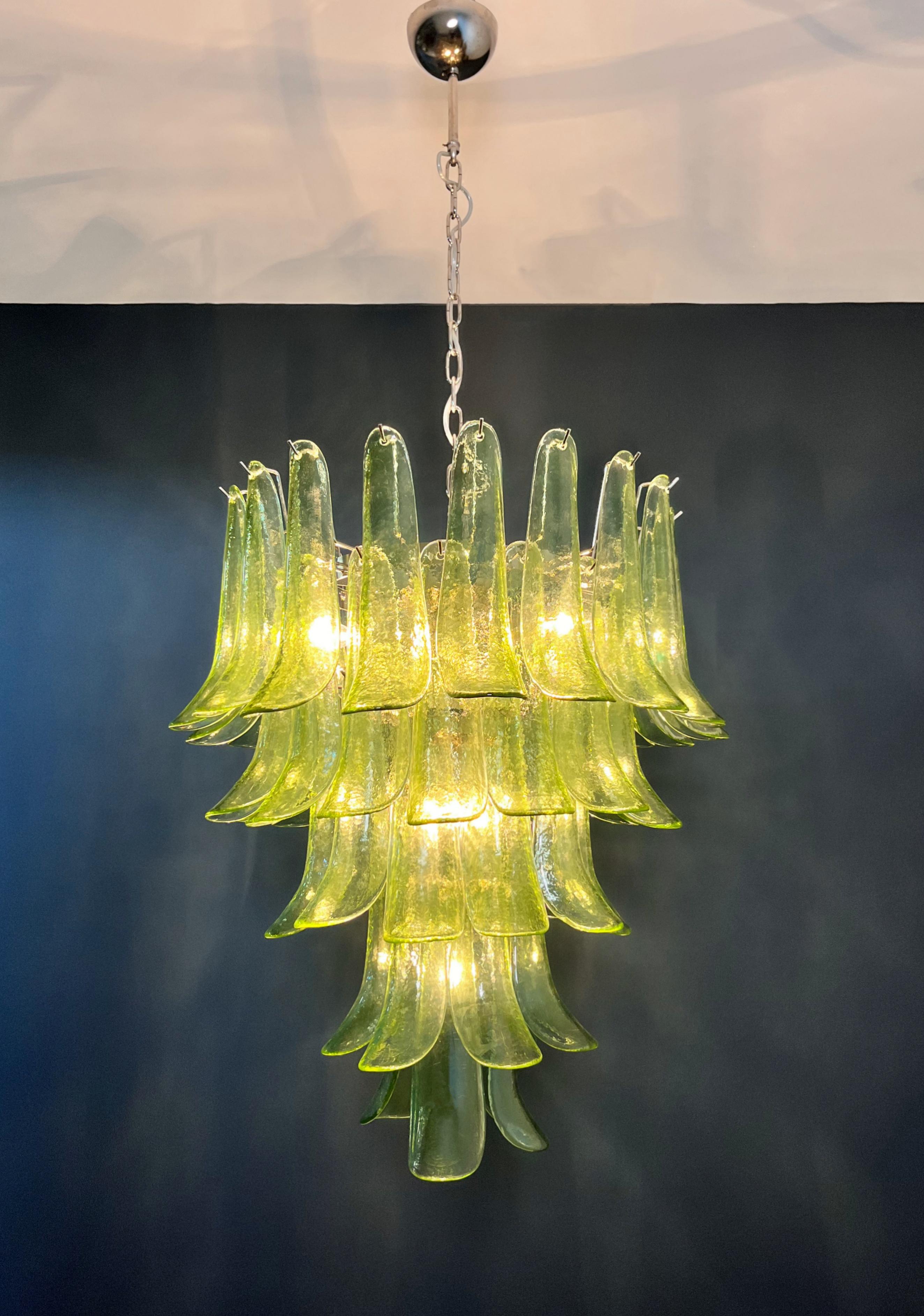 Mid-Century Modern Italian vintage Murano chandelier - 52 amber green petals For Sale
