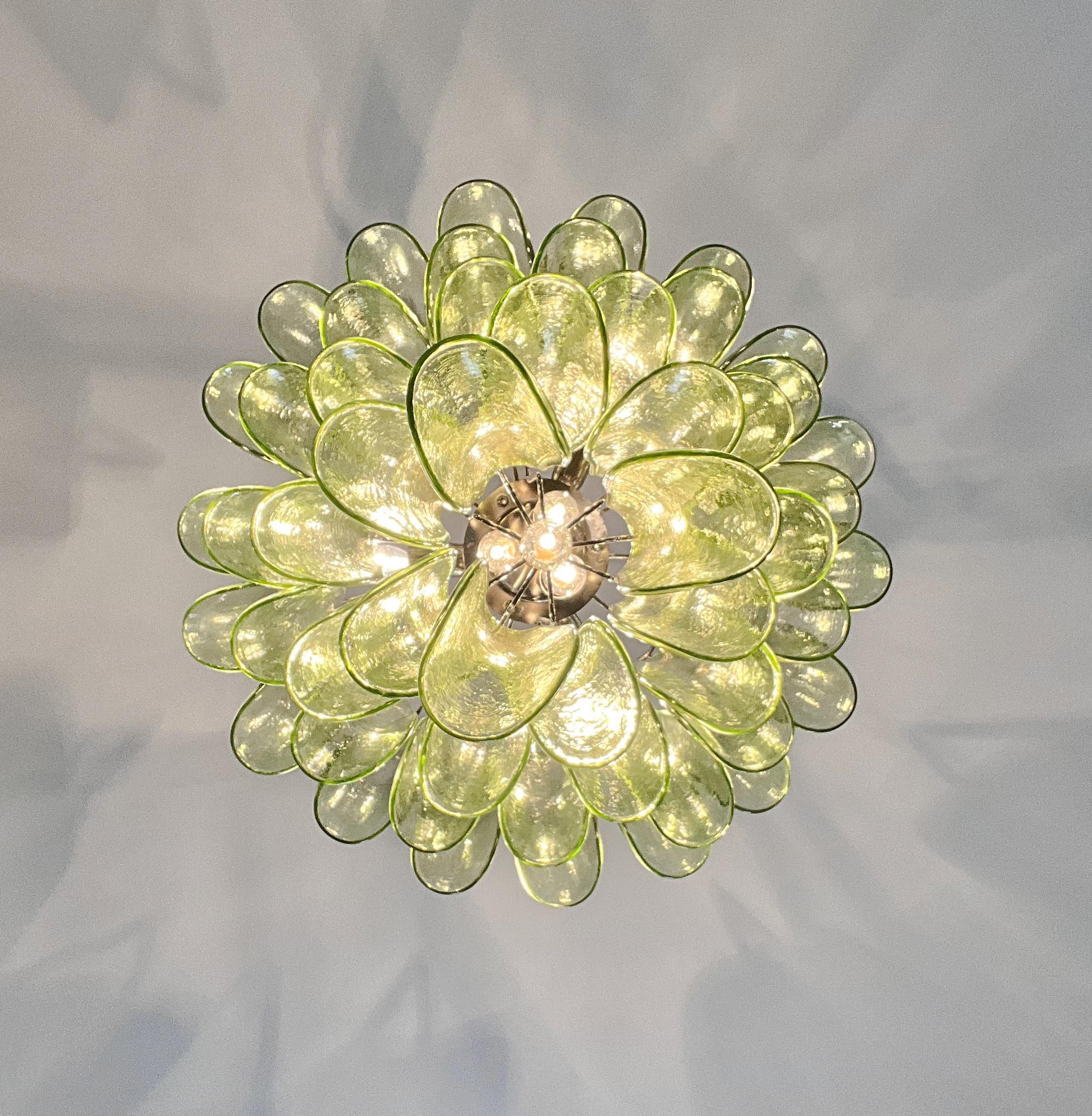 Italian vintage Murano chandelier - 52 amber green petals For Sale 1