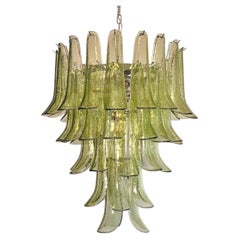 Italienischer Vintage Murano Kronleuchter - 52 bernsteinfarbene grüne Blütenblätter