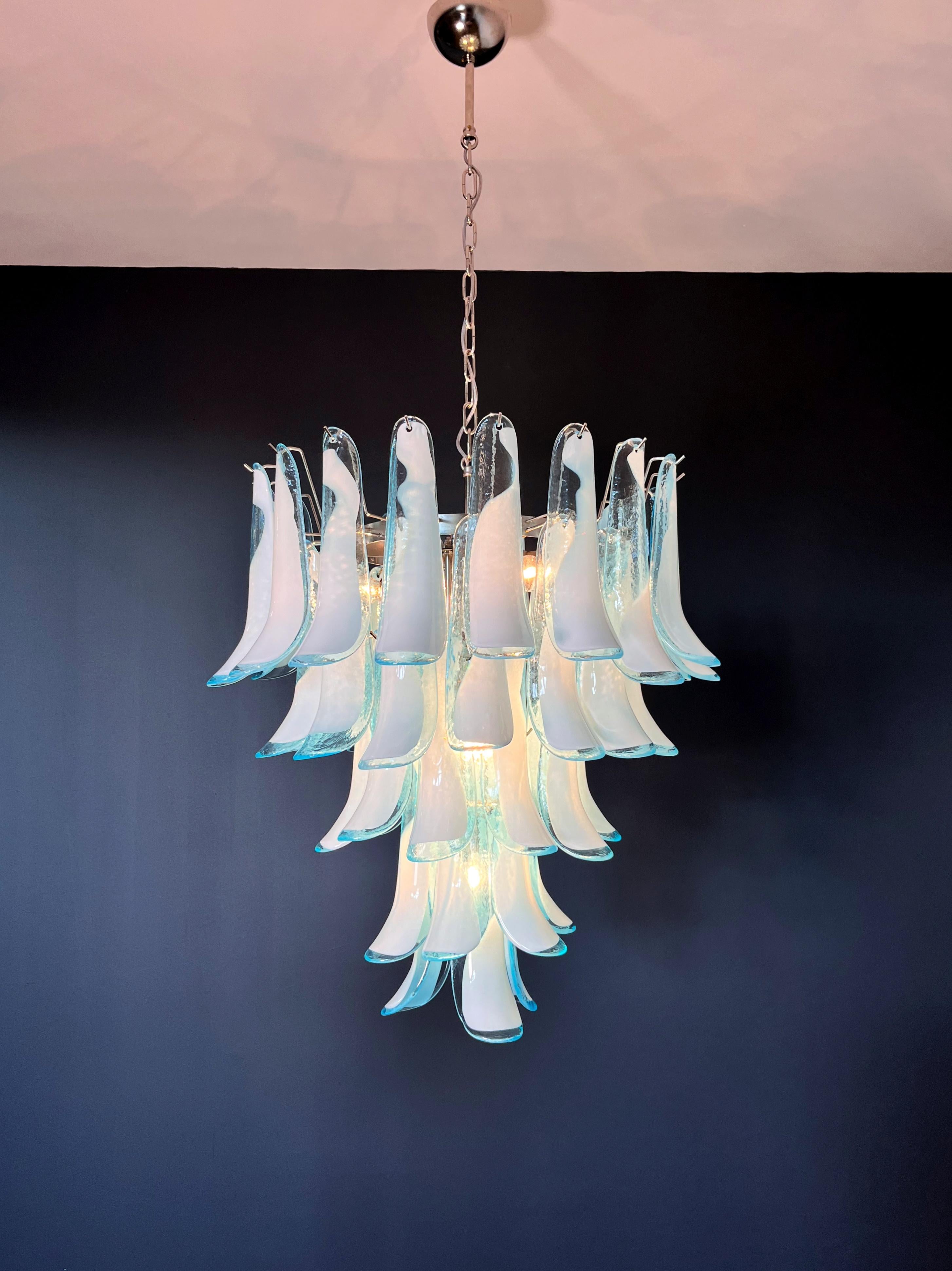 Lustre italien vintage de Murano - 52 pétales en verre BLEU en vente 2