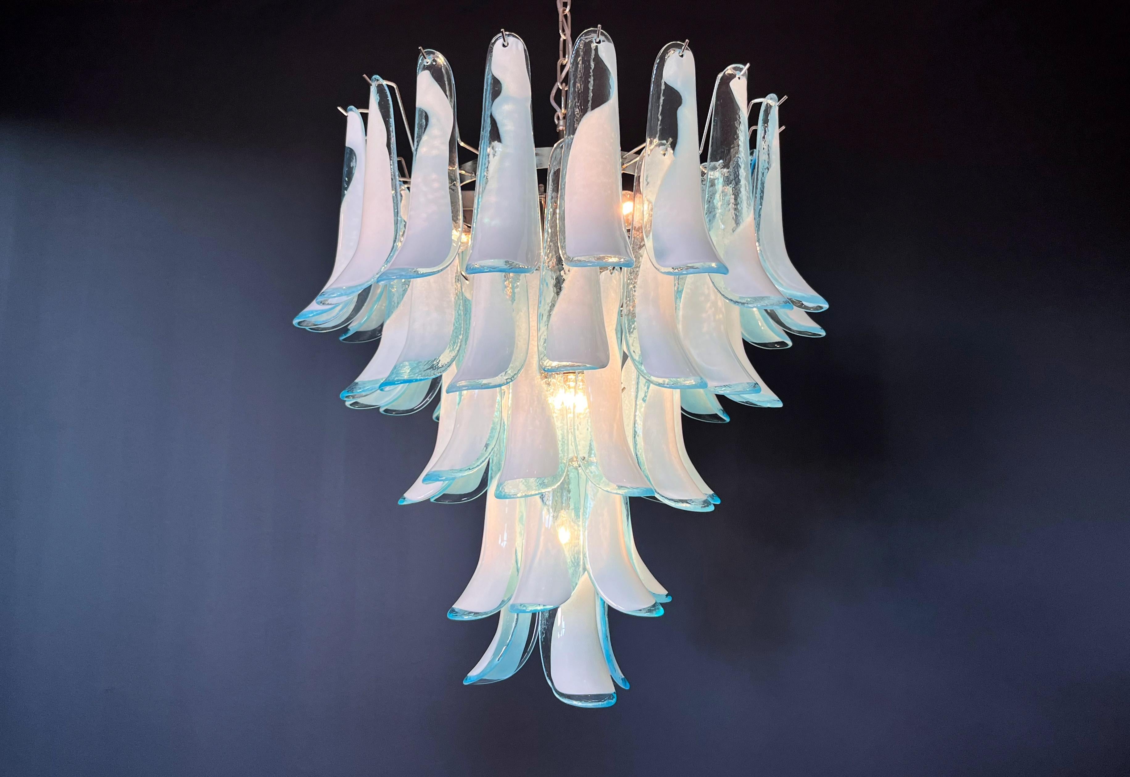Lustre italien vintage de Murano - 52 pétales en verre BLEU en vente 3