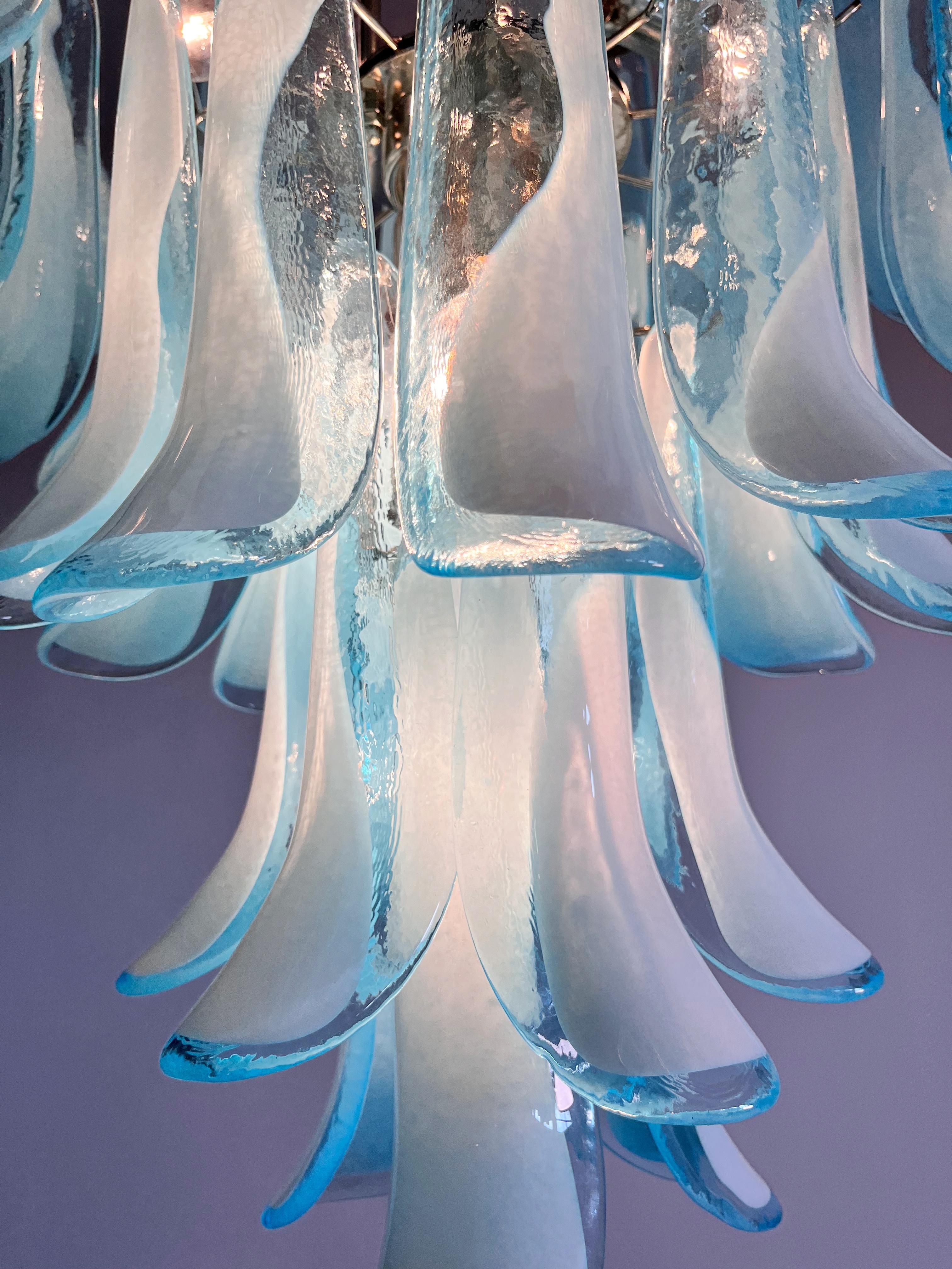 Lustre italien vintage de Murano - 52 pétales en verre BLEU en vente 4