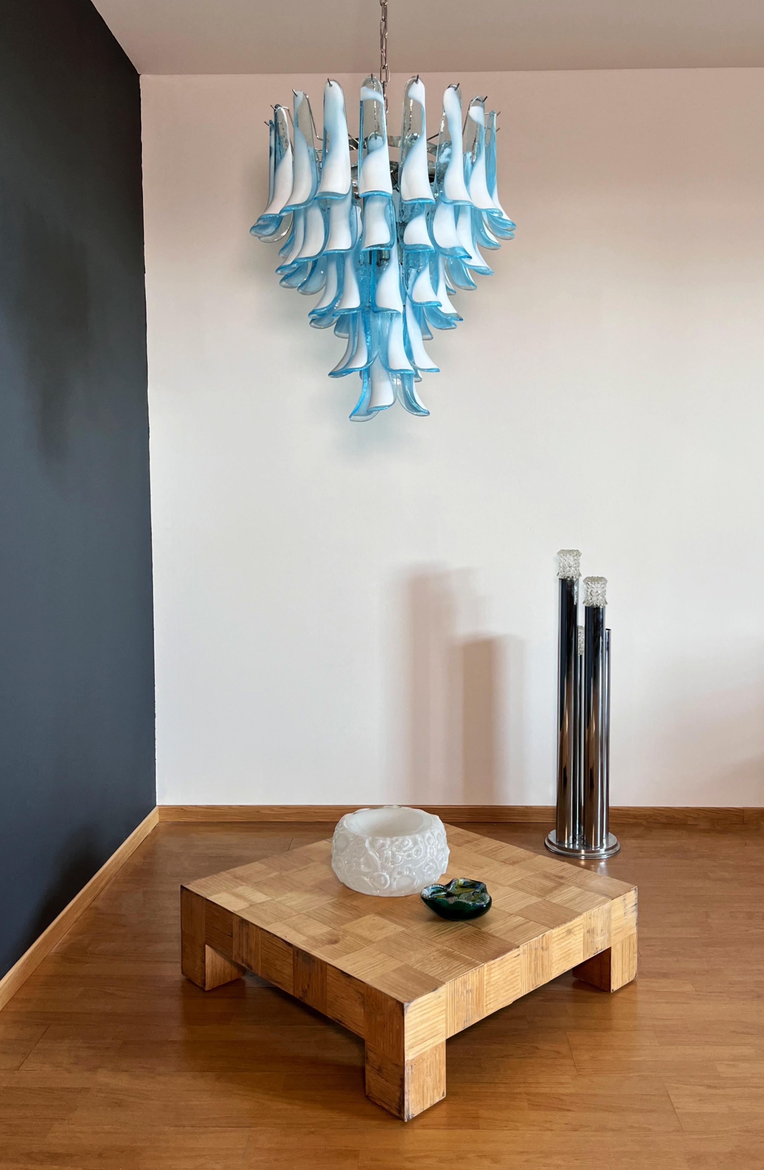 Lustre italien vintage de Murano - 52 pétales en verre BLEU en vente 6