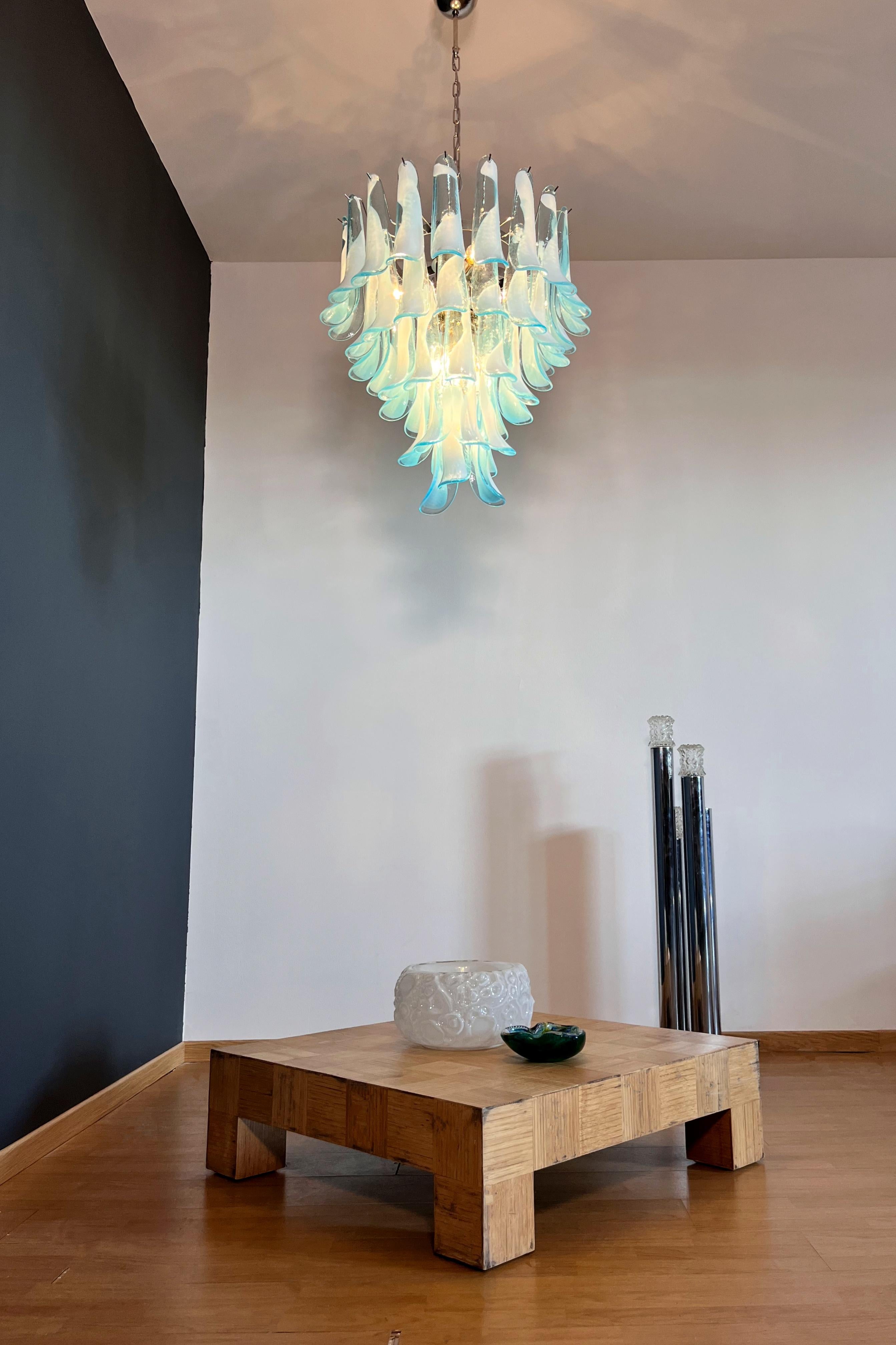 Lustre italien vintage de Murano - 52 pétales en verre BLEU en vente 8