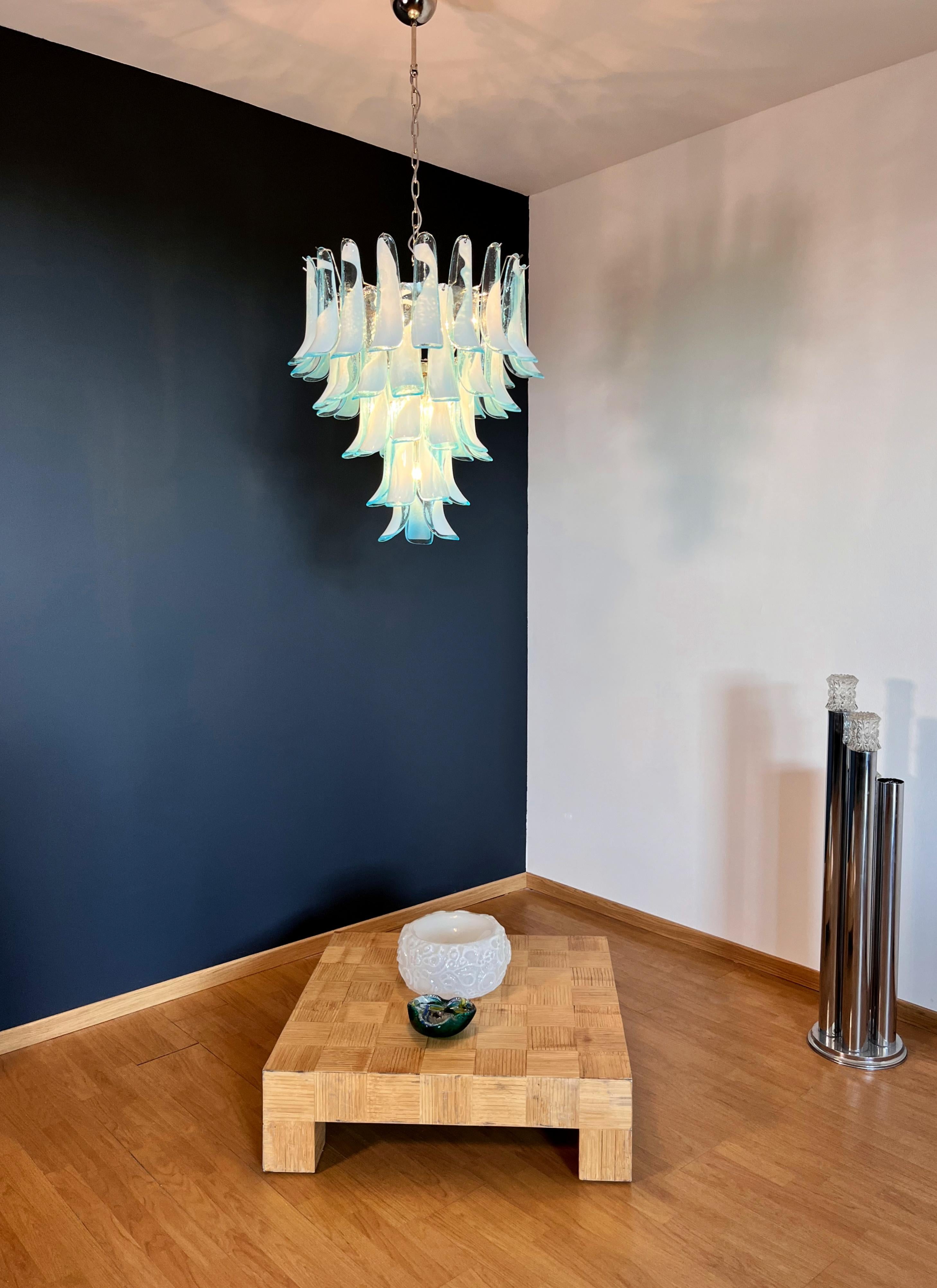 Lustre italien vintage de Murano - 52 pétales en verre BLEU en vente 9