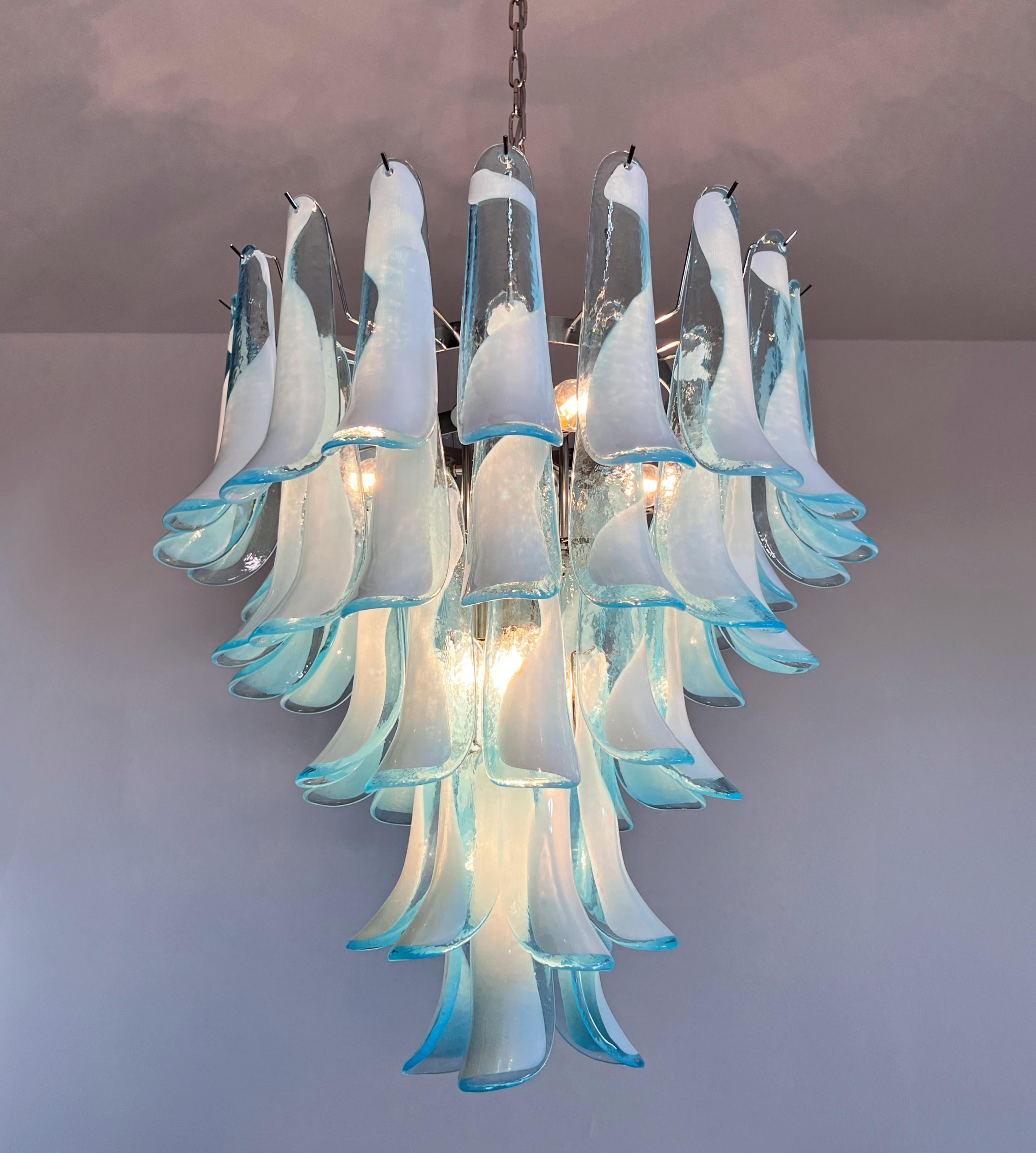 Lustre italien vintage de Murano - 52 pétales en verre BLEU Bon état - En vente à Gaiarine Frazione Francenigo (TV), IT