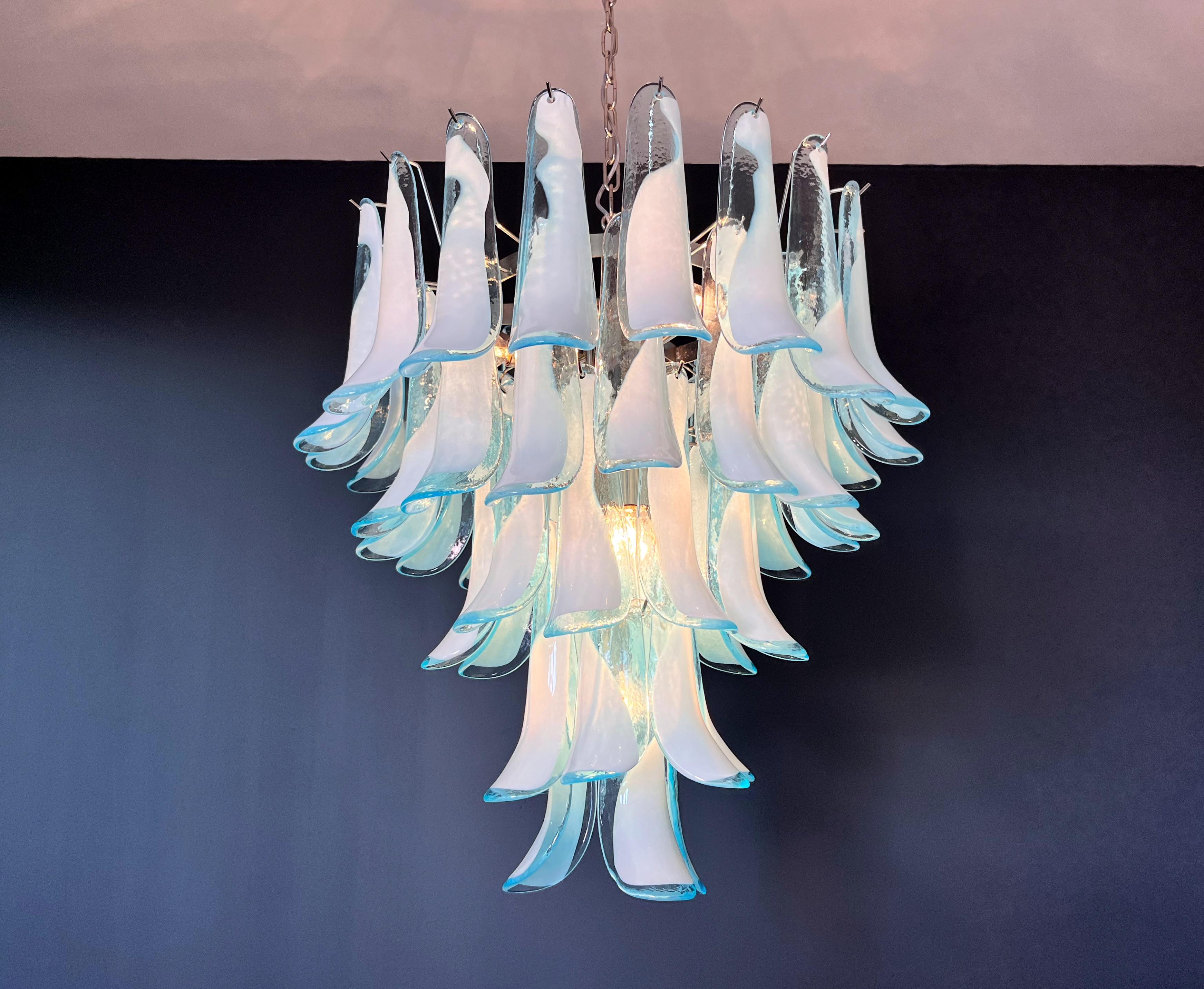 Lustre italien vintage de Murano - 52 pétales en verre BLEU en vente 1