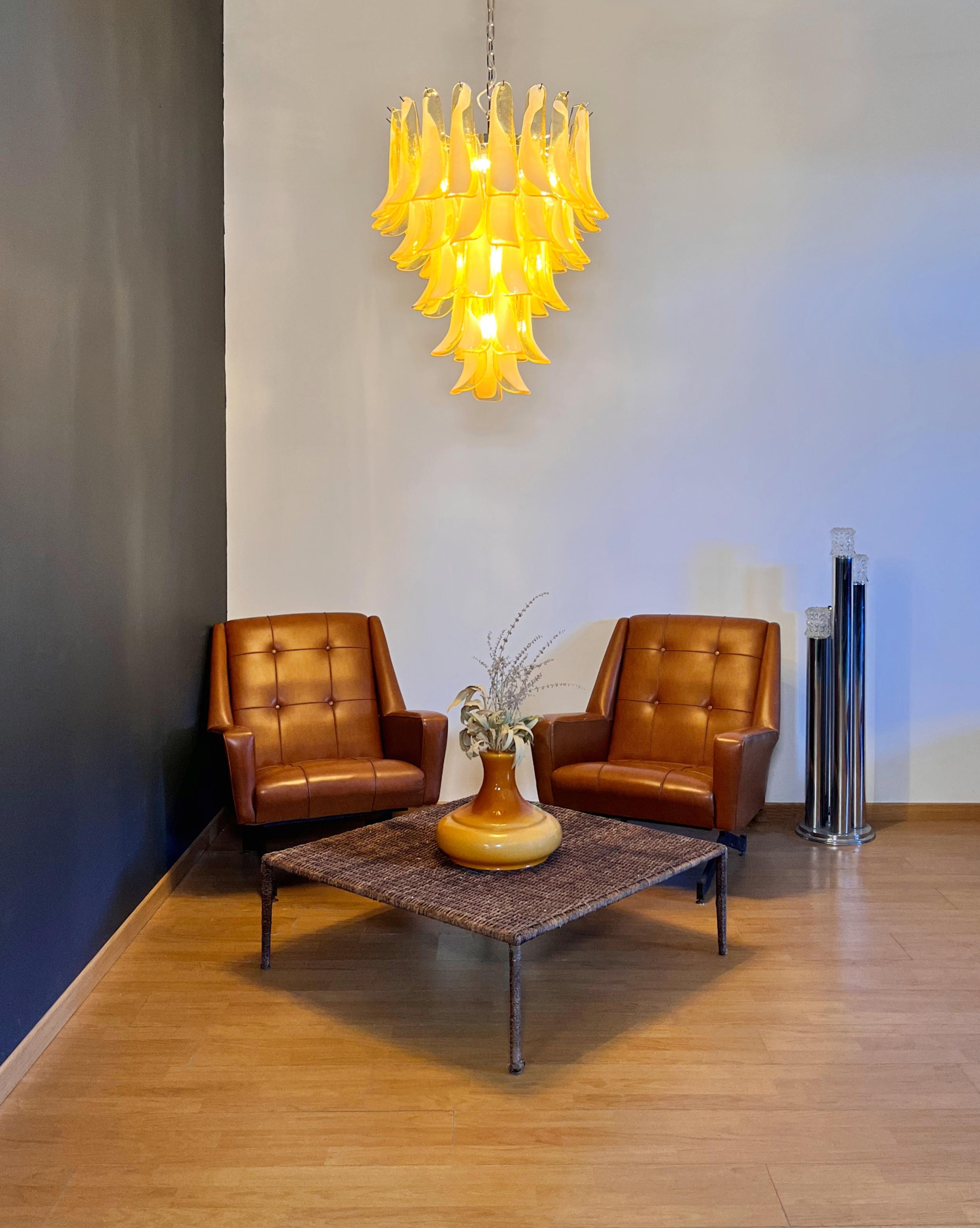 Italienischer Vintage Murano-Kronleuchter - 52 CARAMEL-Glasblütenblätter im Angebot 5