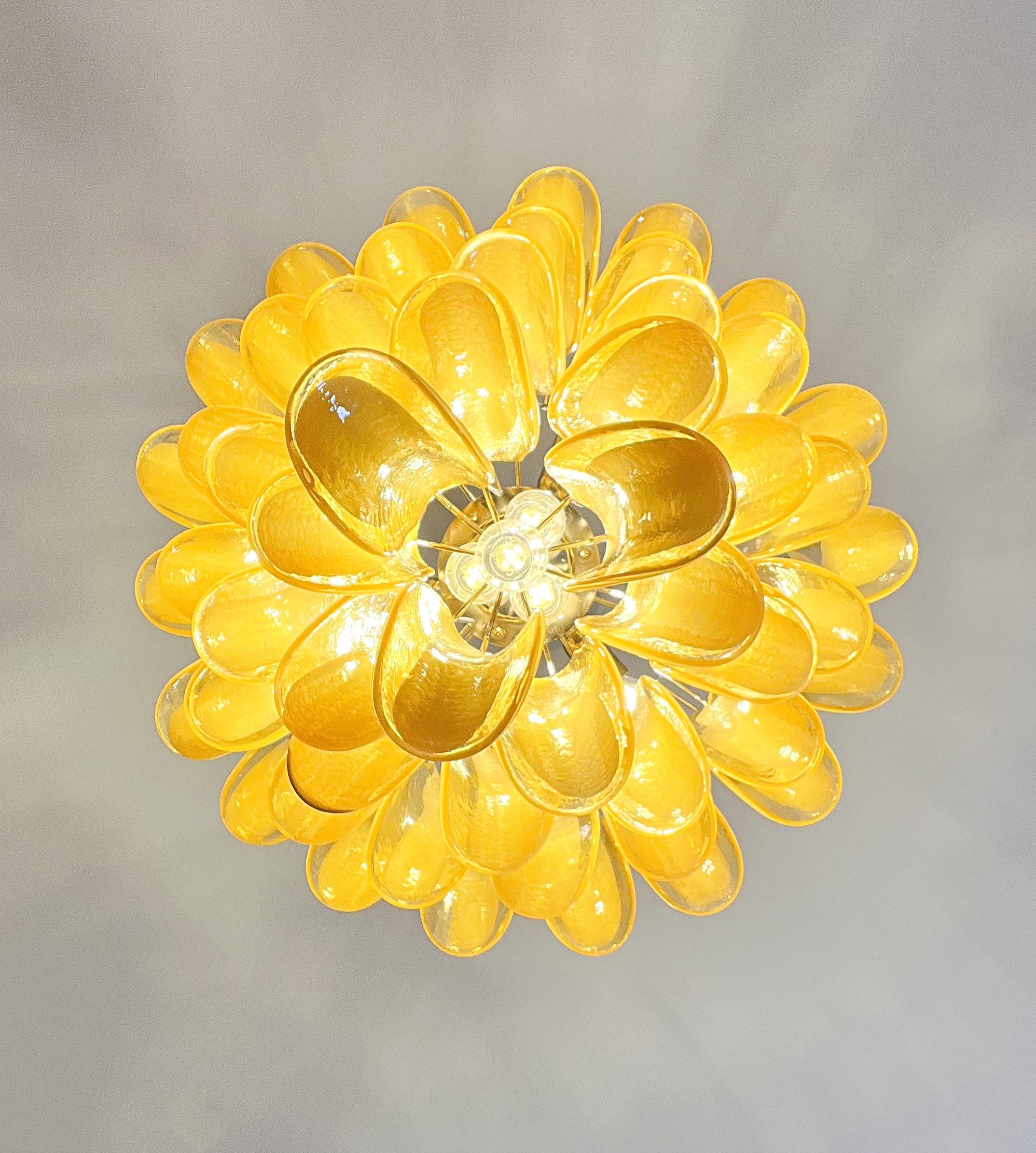 Italienischer Vintage Murano-Kronleuchter - 52 CARAMEL-Glasblütenblätter im Angebot 13