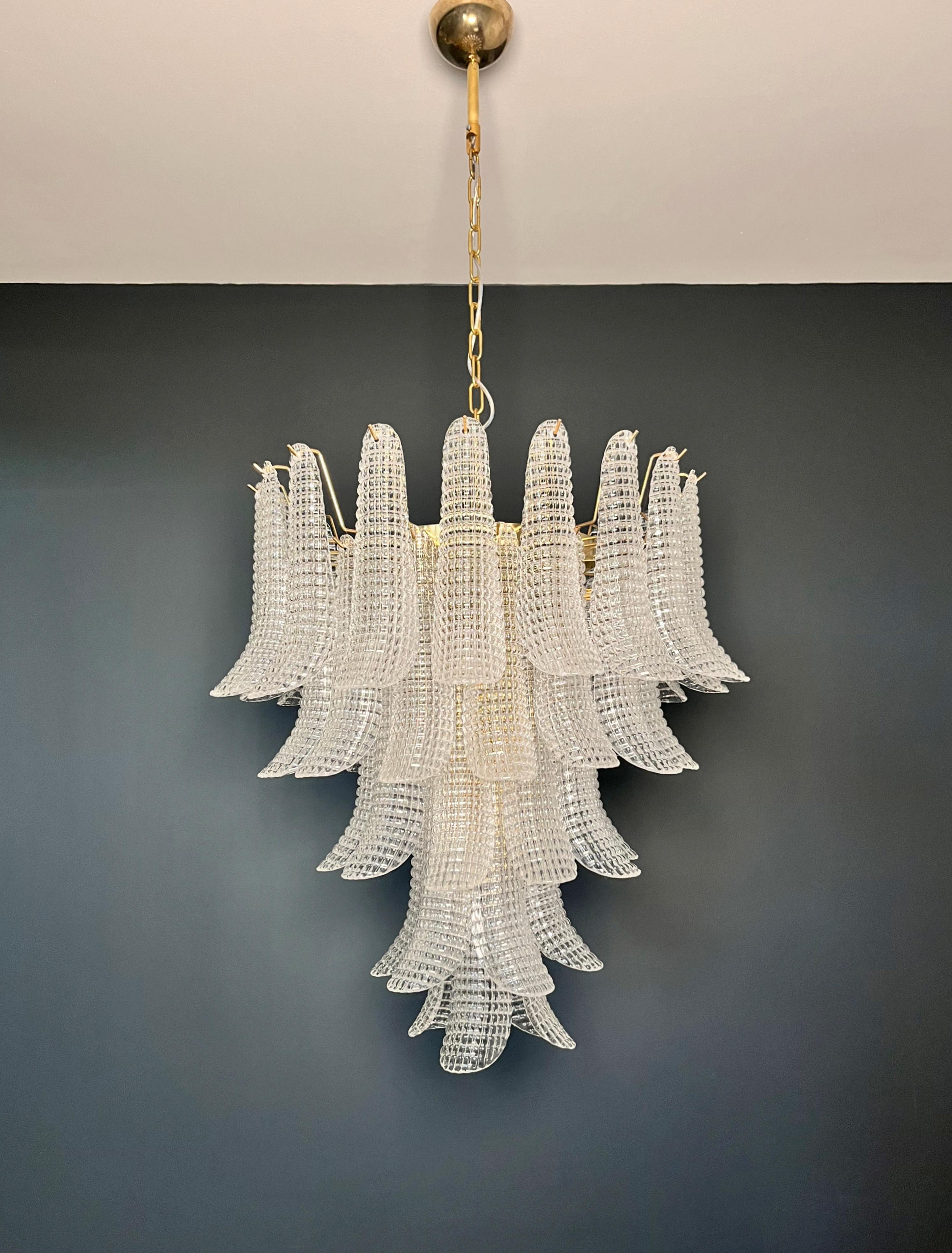 Italiano Lampadario vintage italiano di Murano - 52 petali di cristallo in vendita