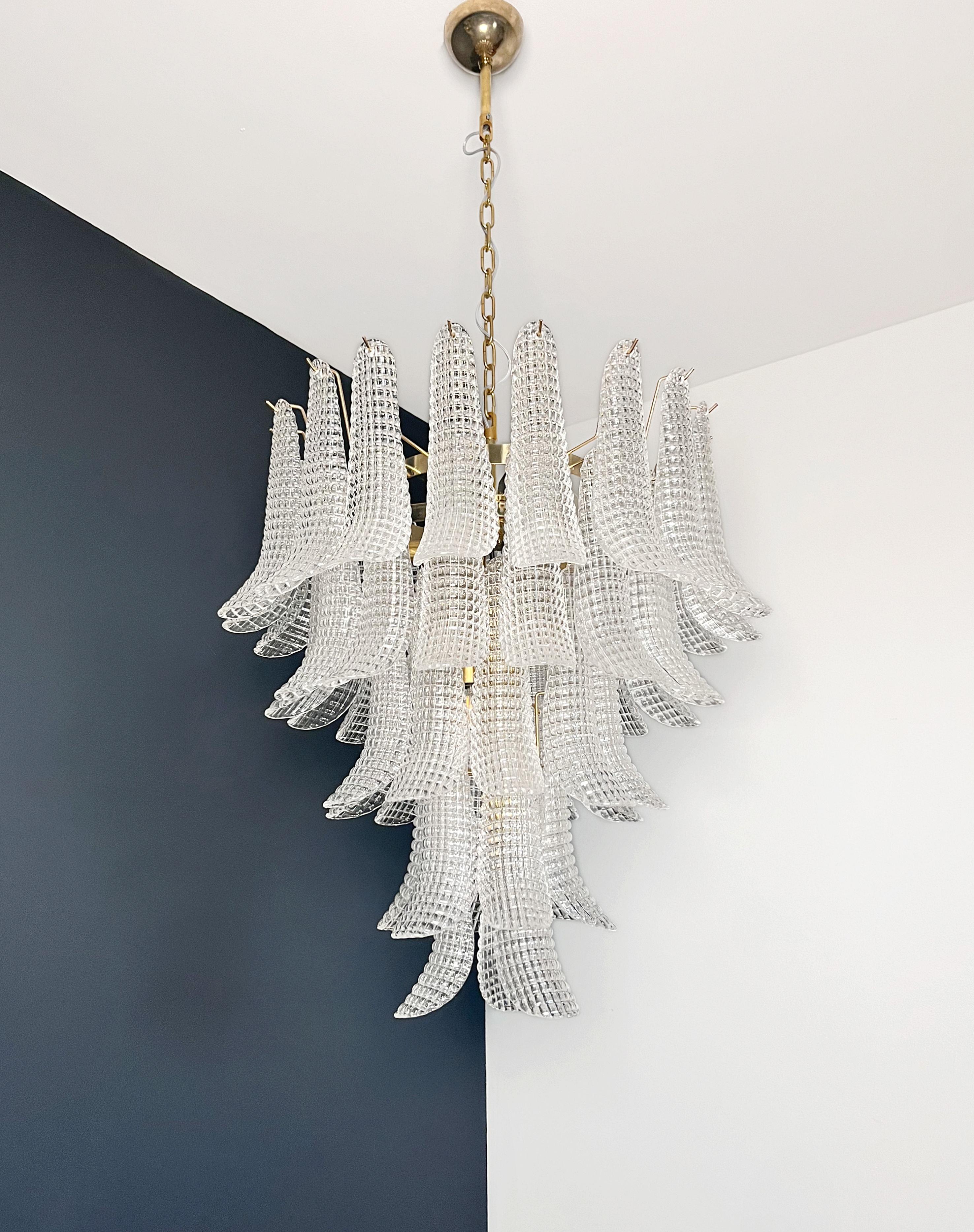 XX secolo Lampadario vintage italiano di Murano - 52 petali di cristallo in vendita