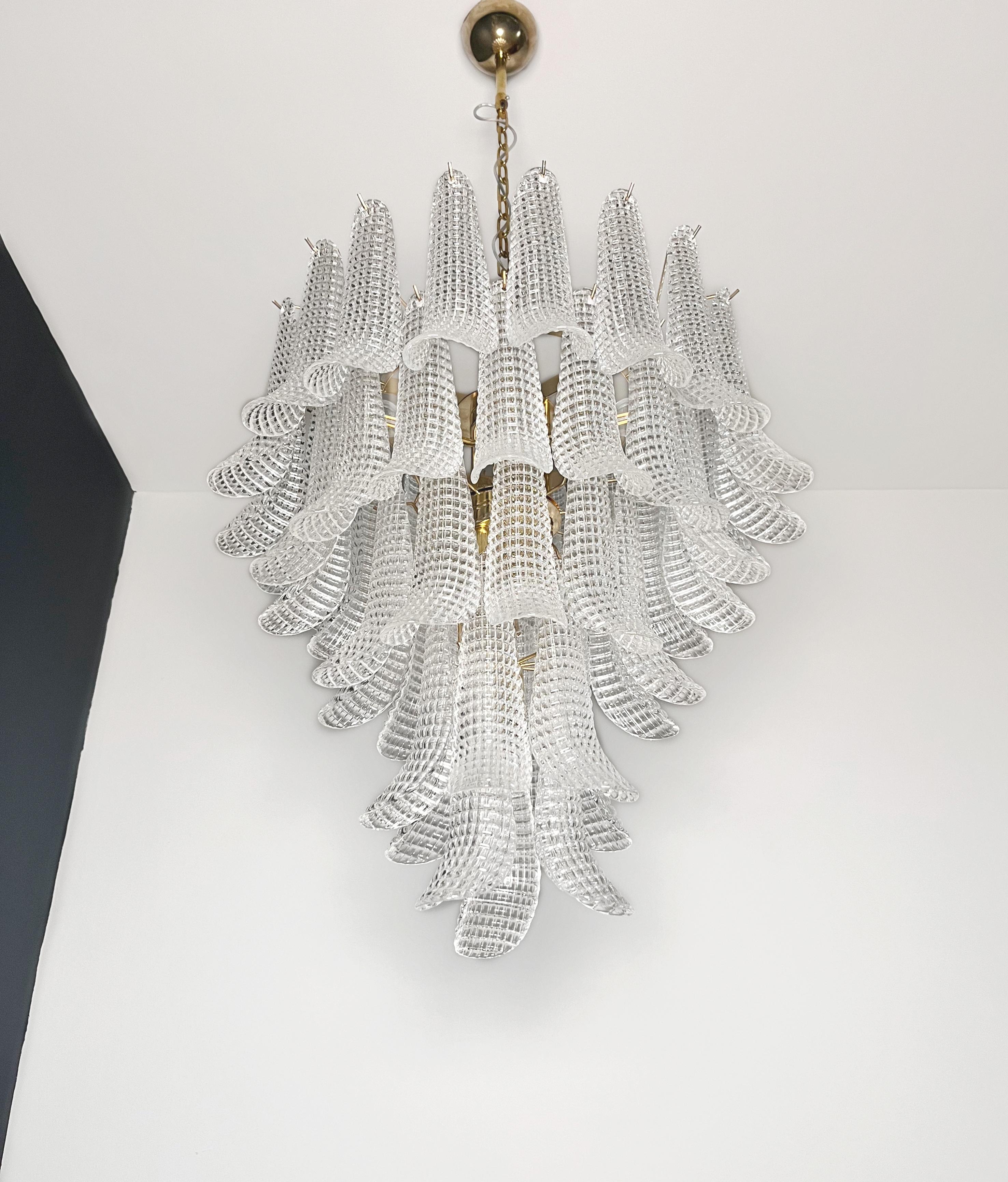 Vetro artistico Lampadario vintage italiano di Murano - 52 petali di cristallo in vendita