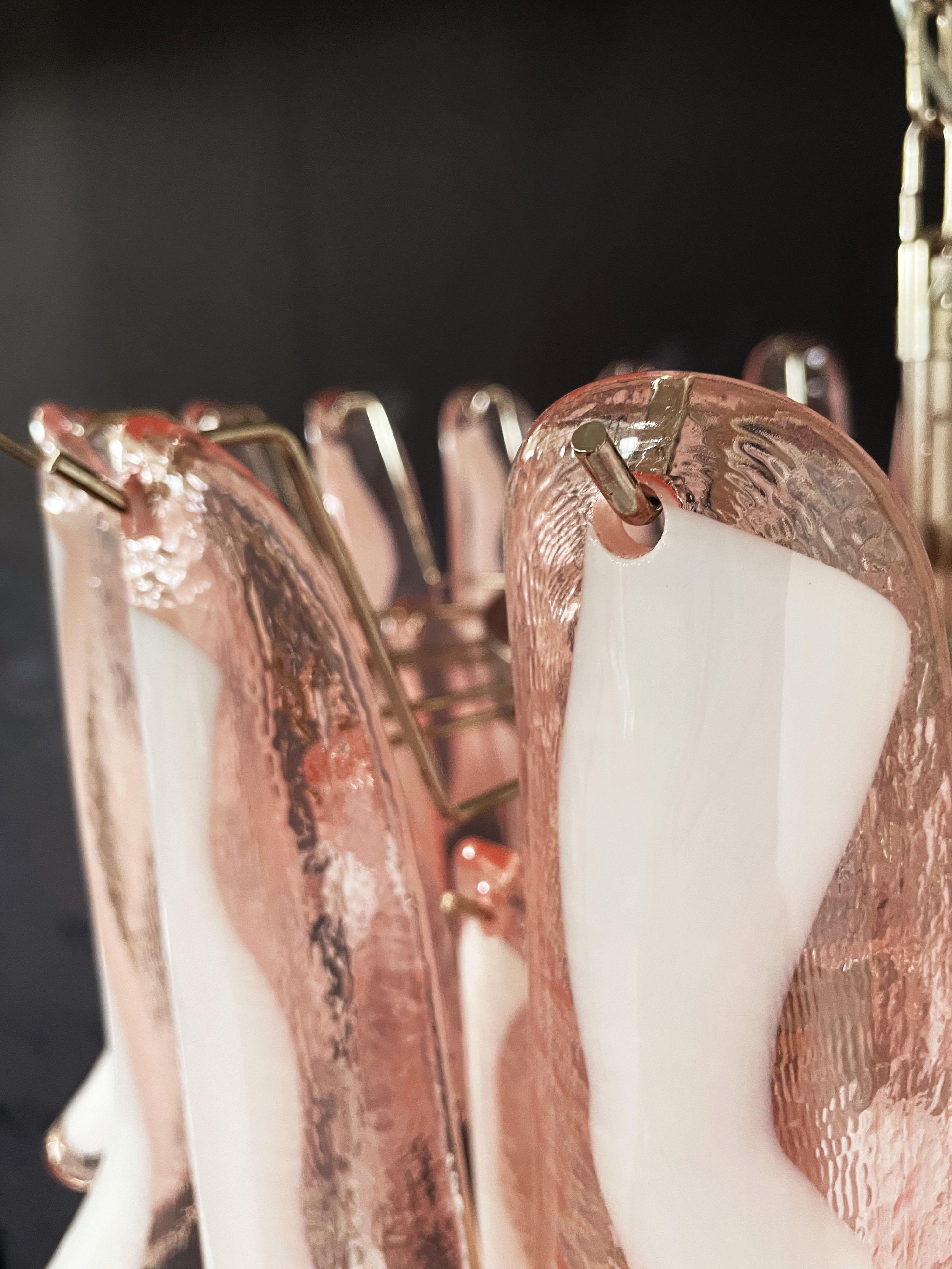 Lustre italien vintage en verre de Murano, 52 pétales de verre rose en vente 14