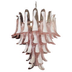 Italienischer Vintage Murano Kronleuchter - 52 PINK Glasblütenblätter