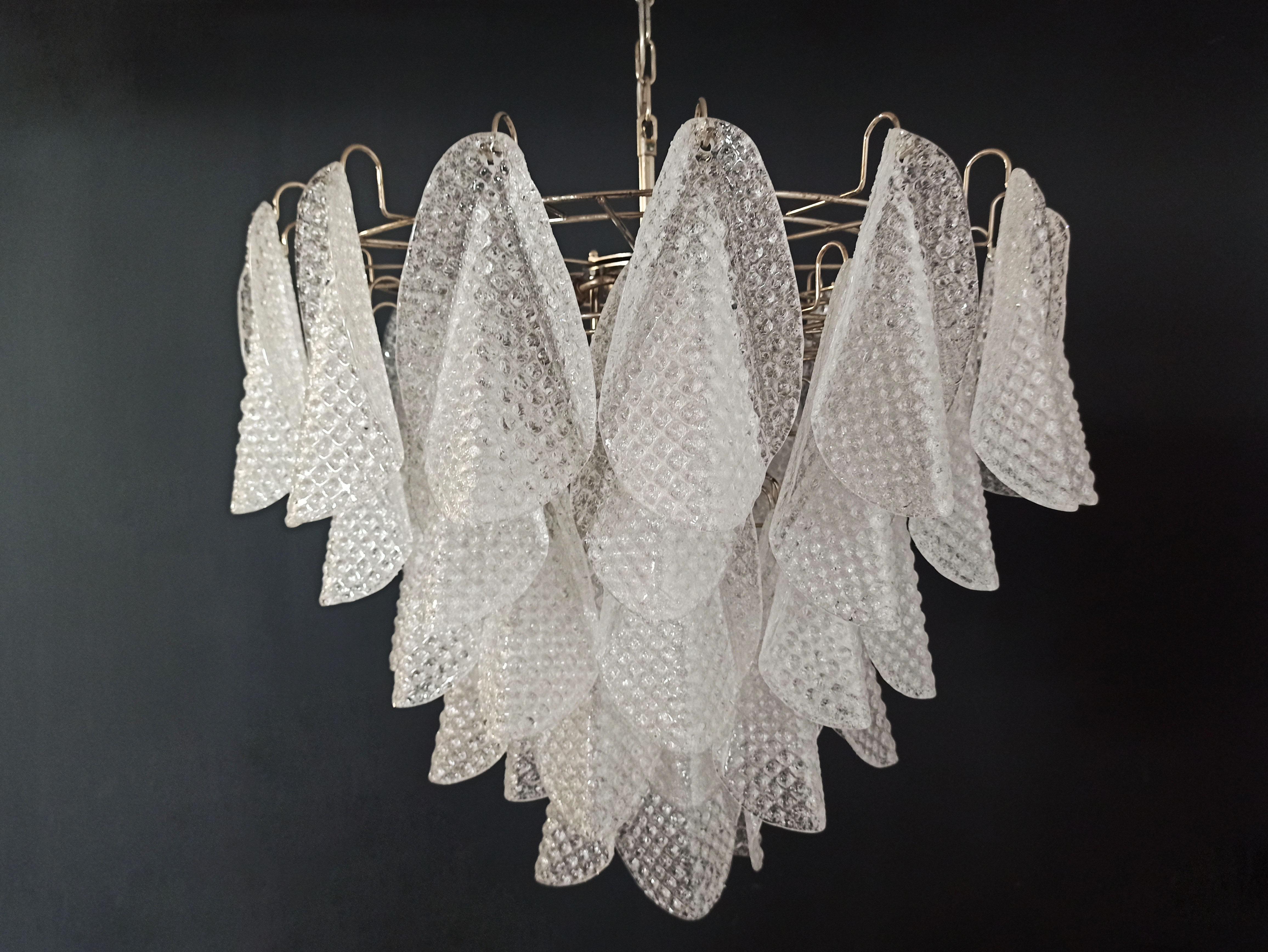 Italiano Lampadario di Murano Vintage, 57 Rondini di vetro in vendita